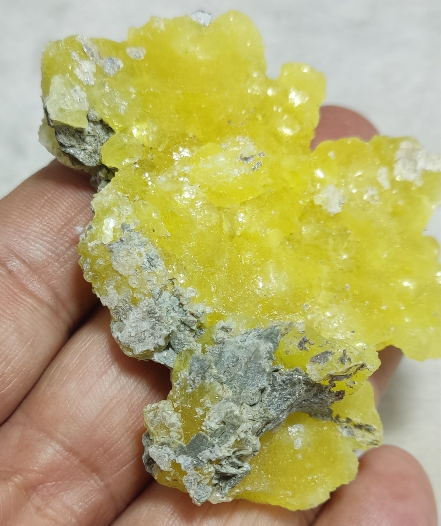 Natural yellow color Brucite 45 grams