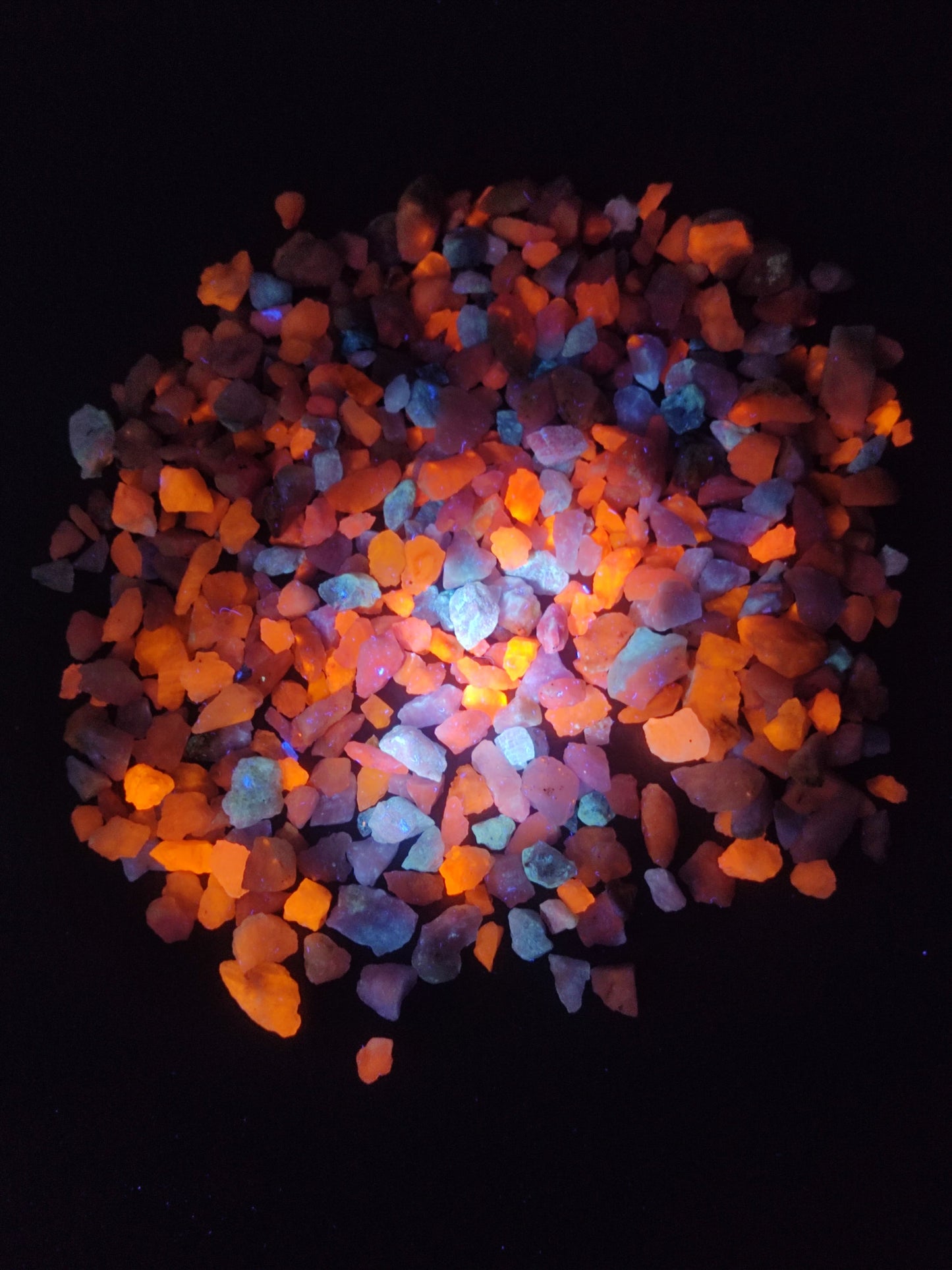 Fluorescent Hackmanite small size 120 grams