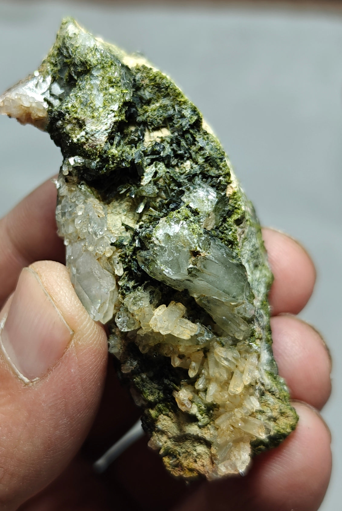 quartz and Epidote cluster with beautiful terminations 54 grams