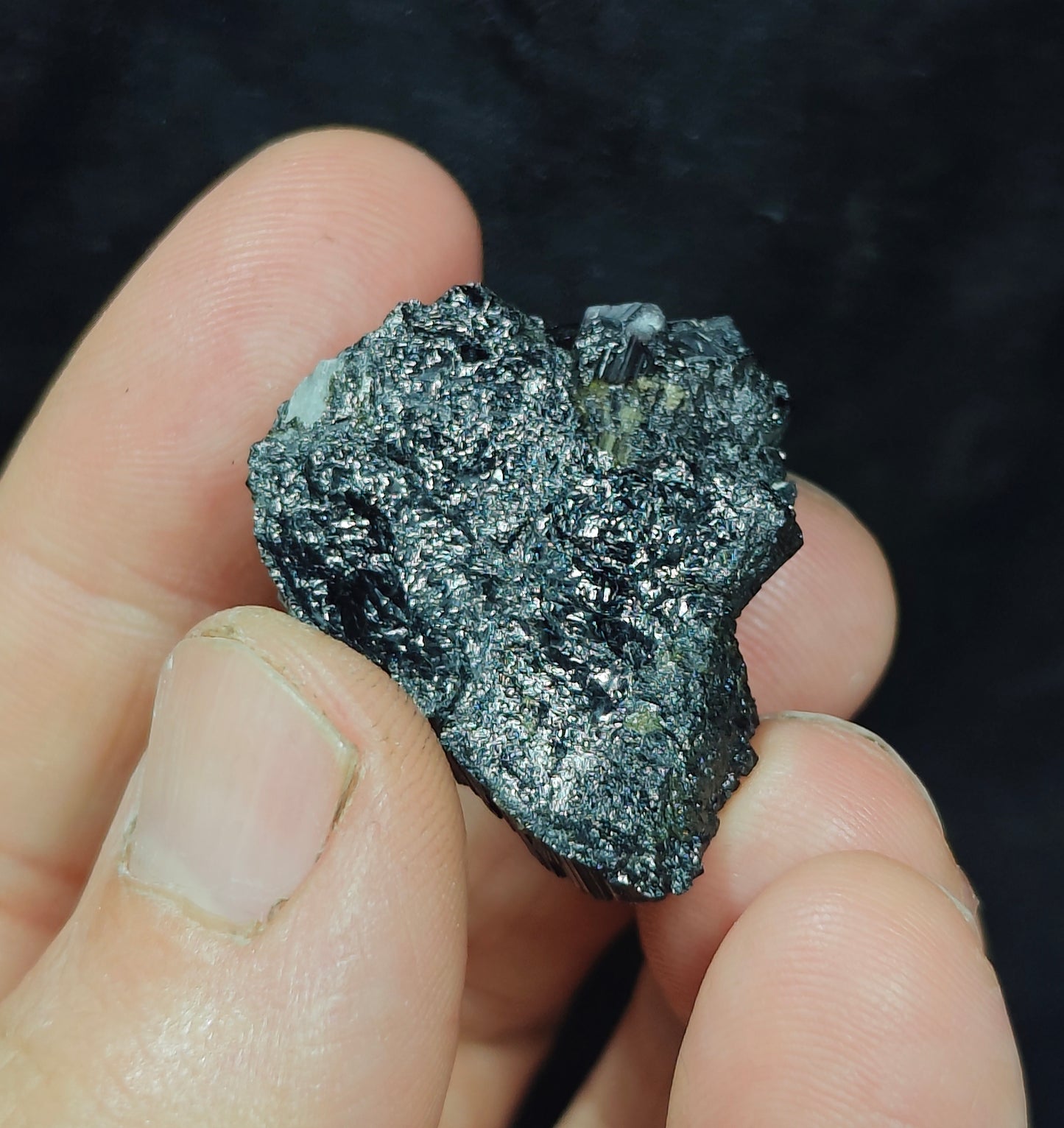 Dark green color Tourmaline with chatoyance effect 19 grams