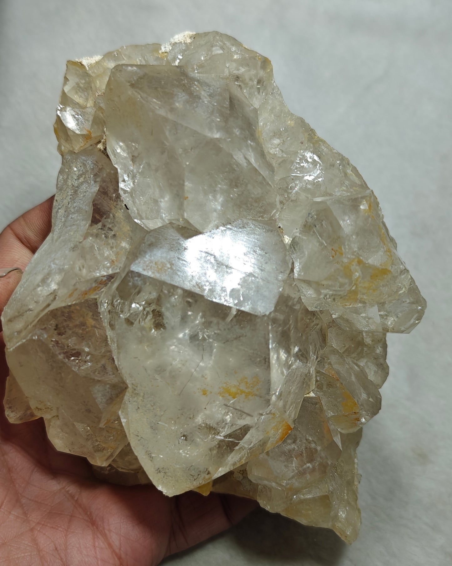 Quartz crystals having gwindle like formations 694 grams