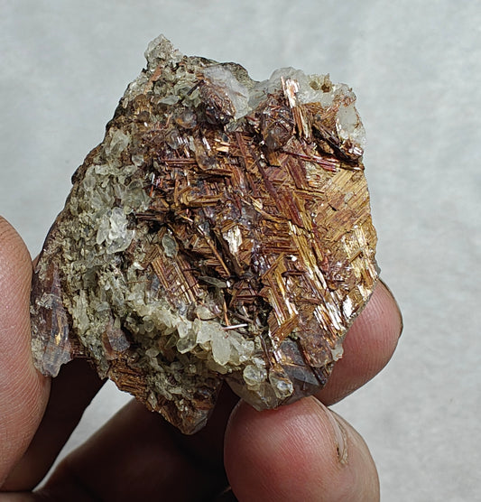 Natural Quartz Crystal with Rutiles Saginite 36 grams