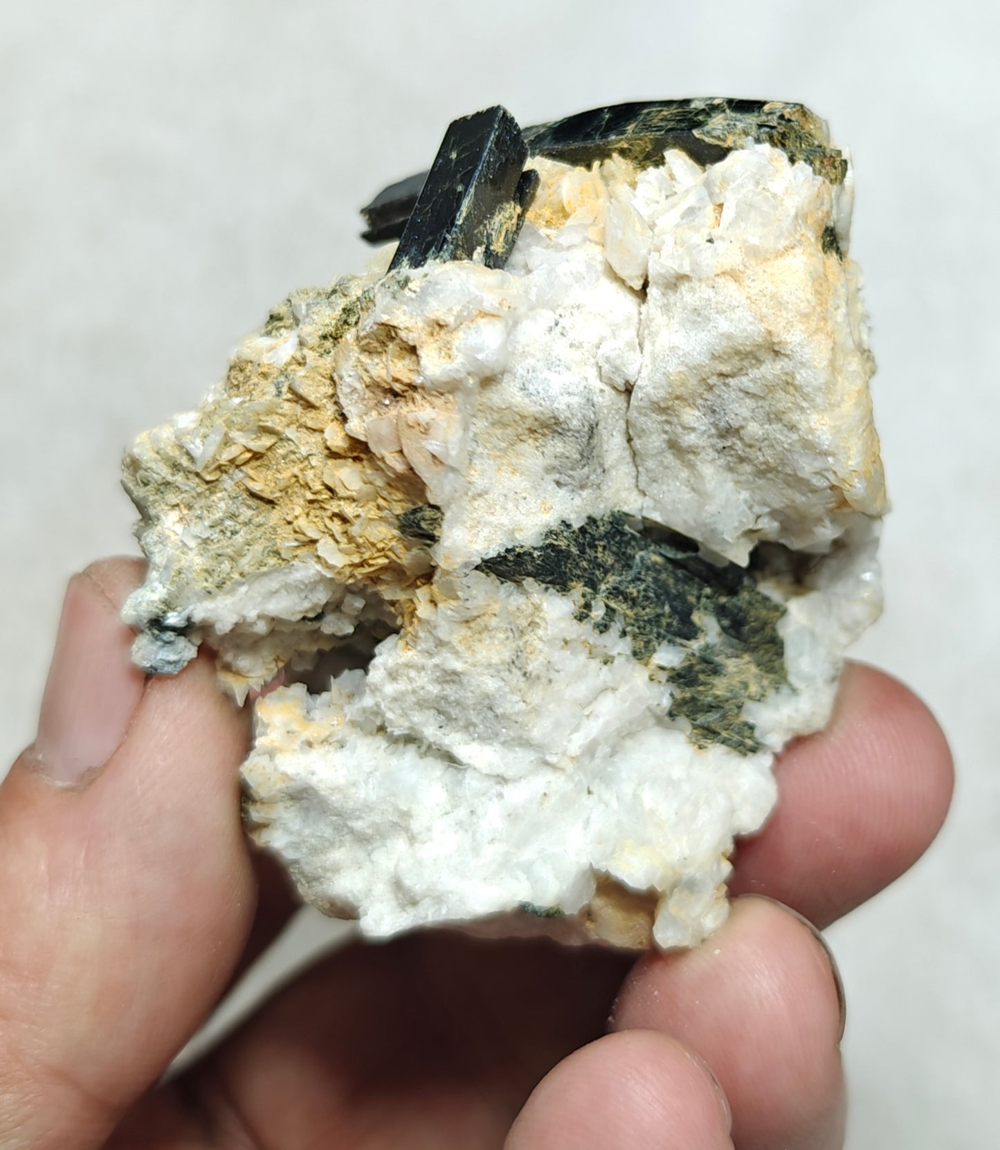 Single beautiful aesthetic aegirine crystals specimen with some calcite 94 grams