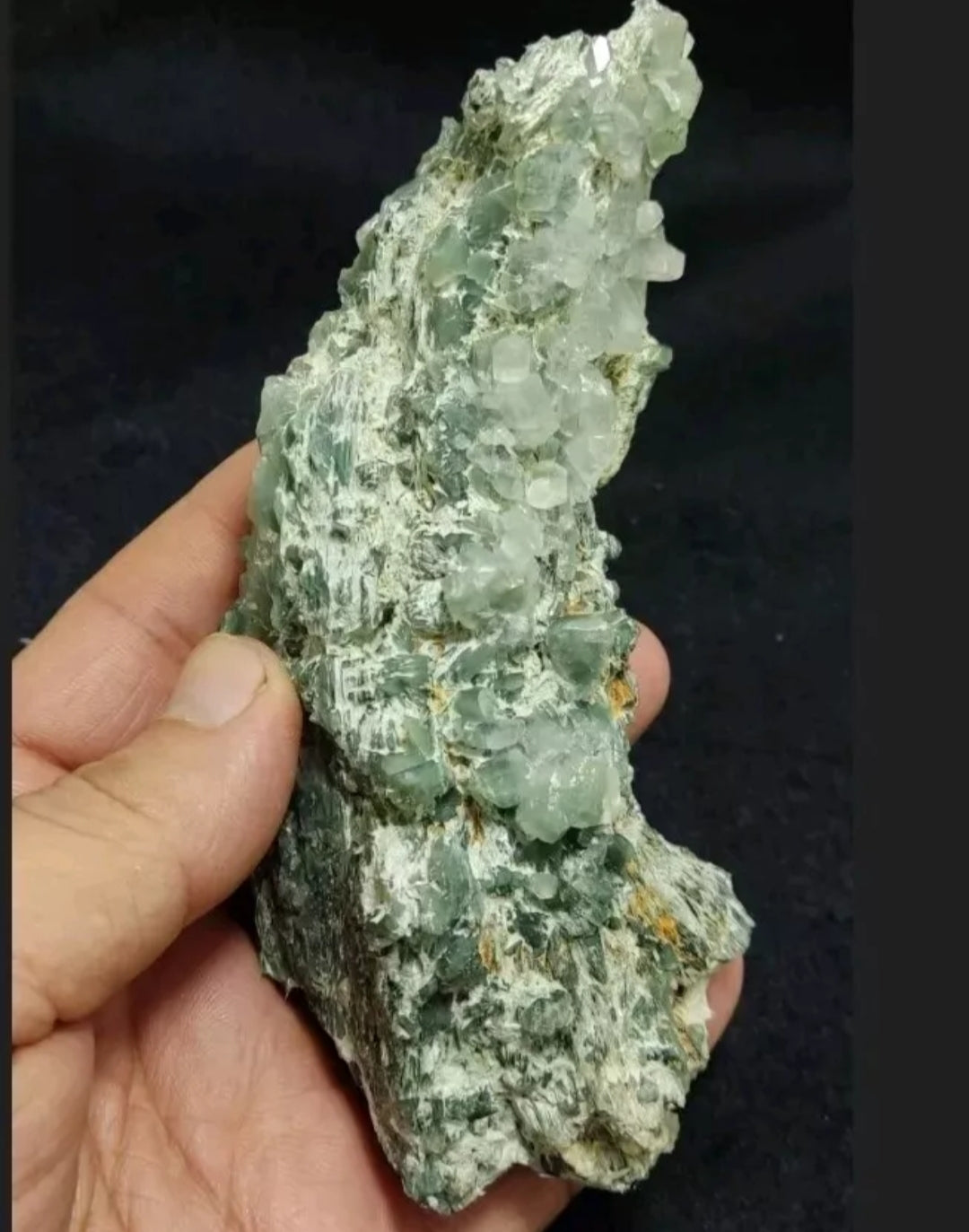 Periclene Albite with byss-olite inclusions 318 grams