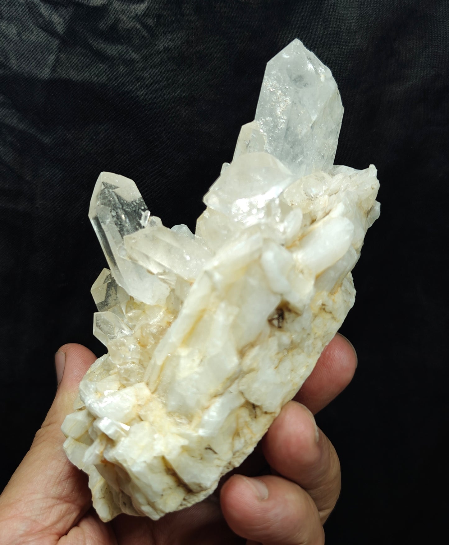 Natural Terminated quartz Crystals cluster 394 grams