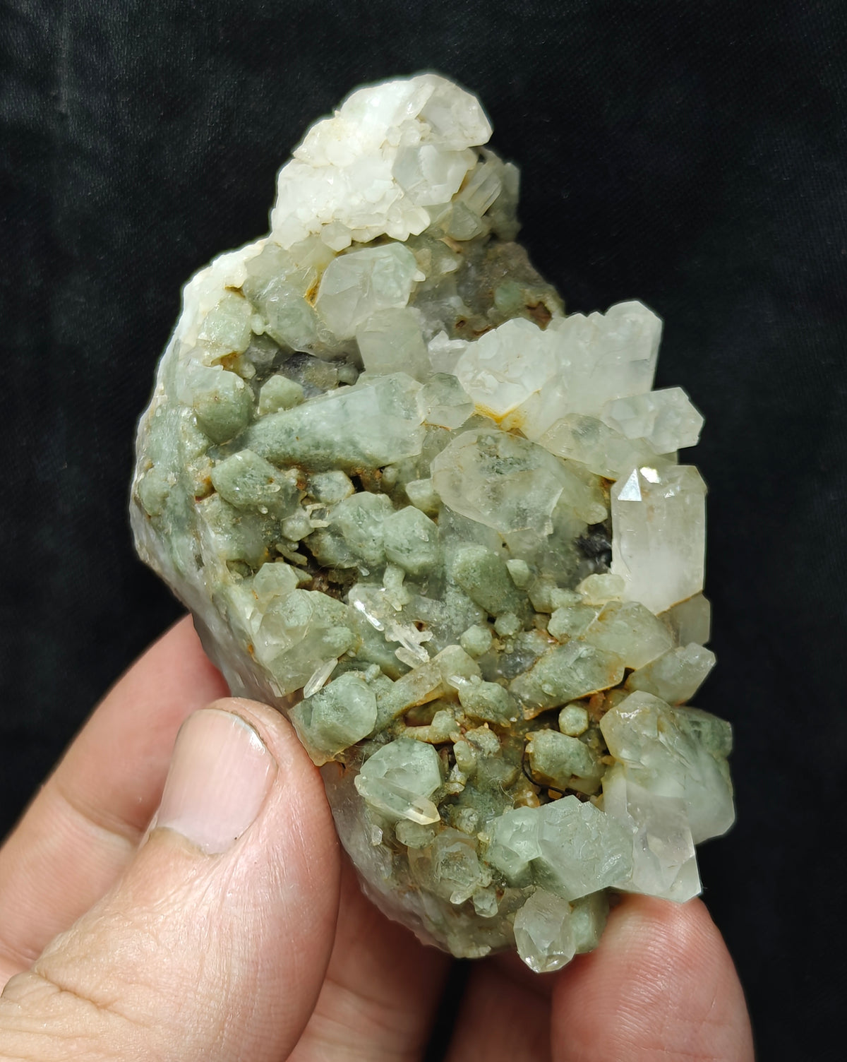 Natural terminated Chlorite Quartz crystals cluster 133 grams