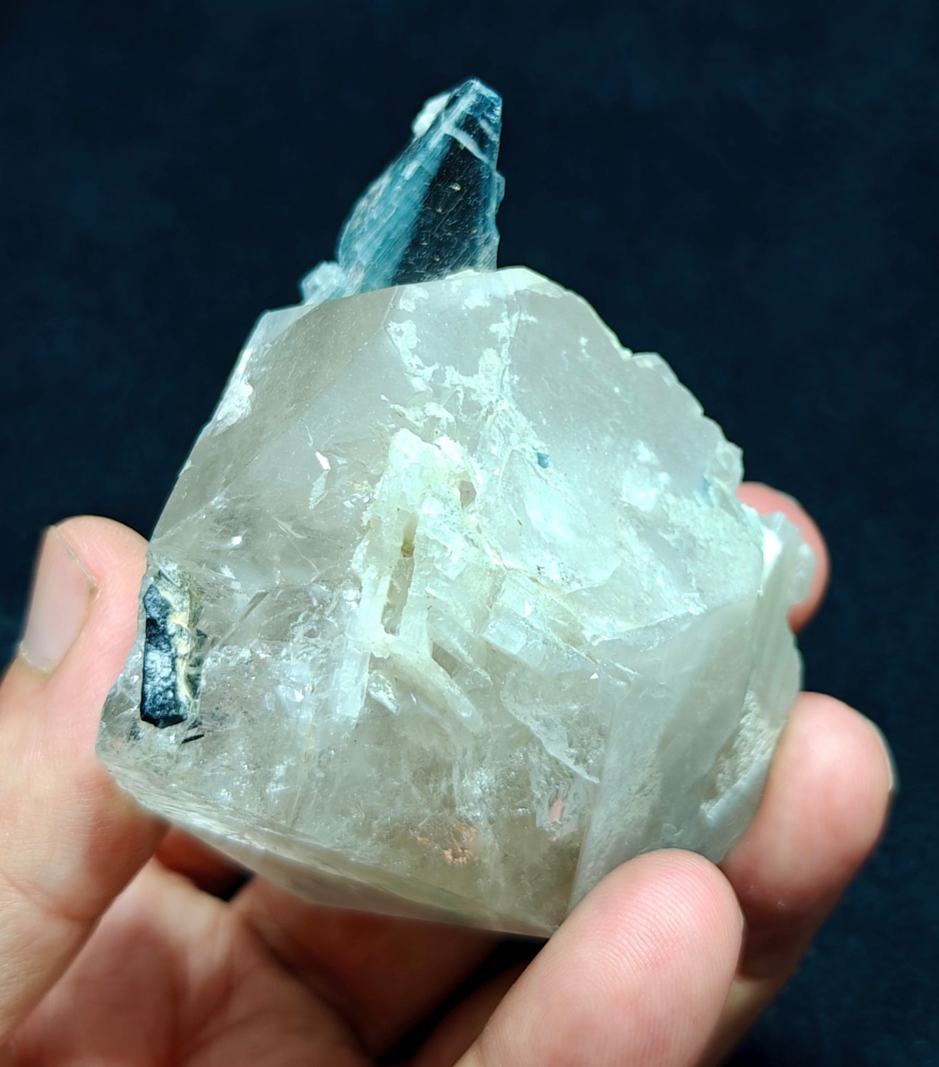 An amazing beautiful specimens of indicolite color Tourmaline embedded in terminated quartz 252 g