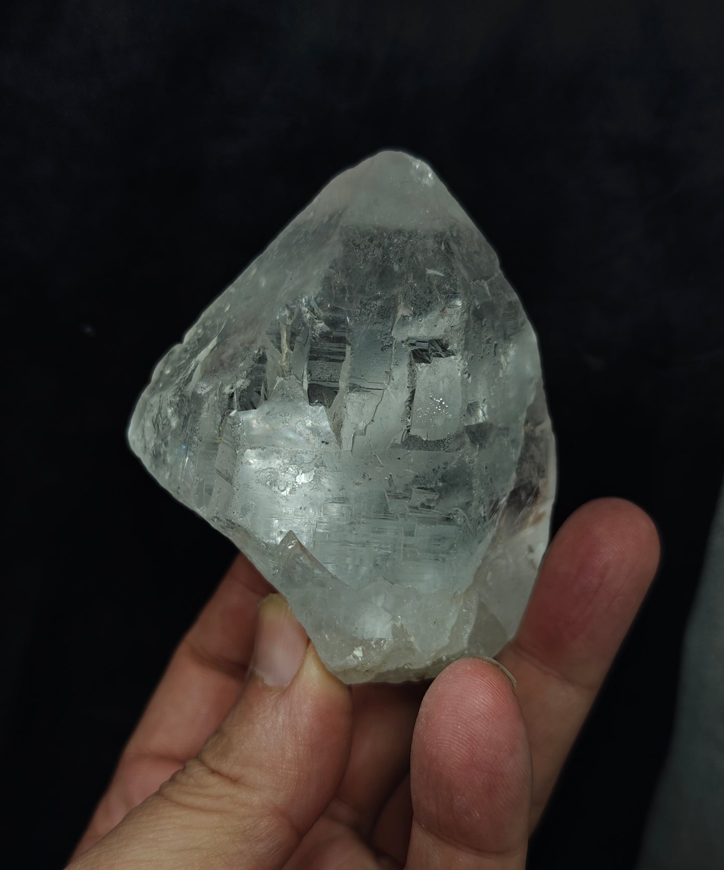 Natural clear terminated Quartz Crystal 306 grams