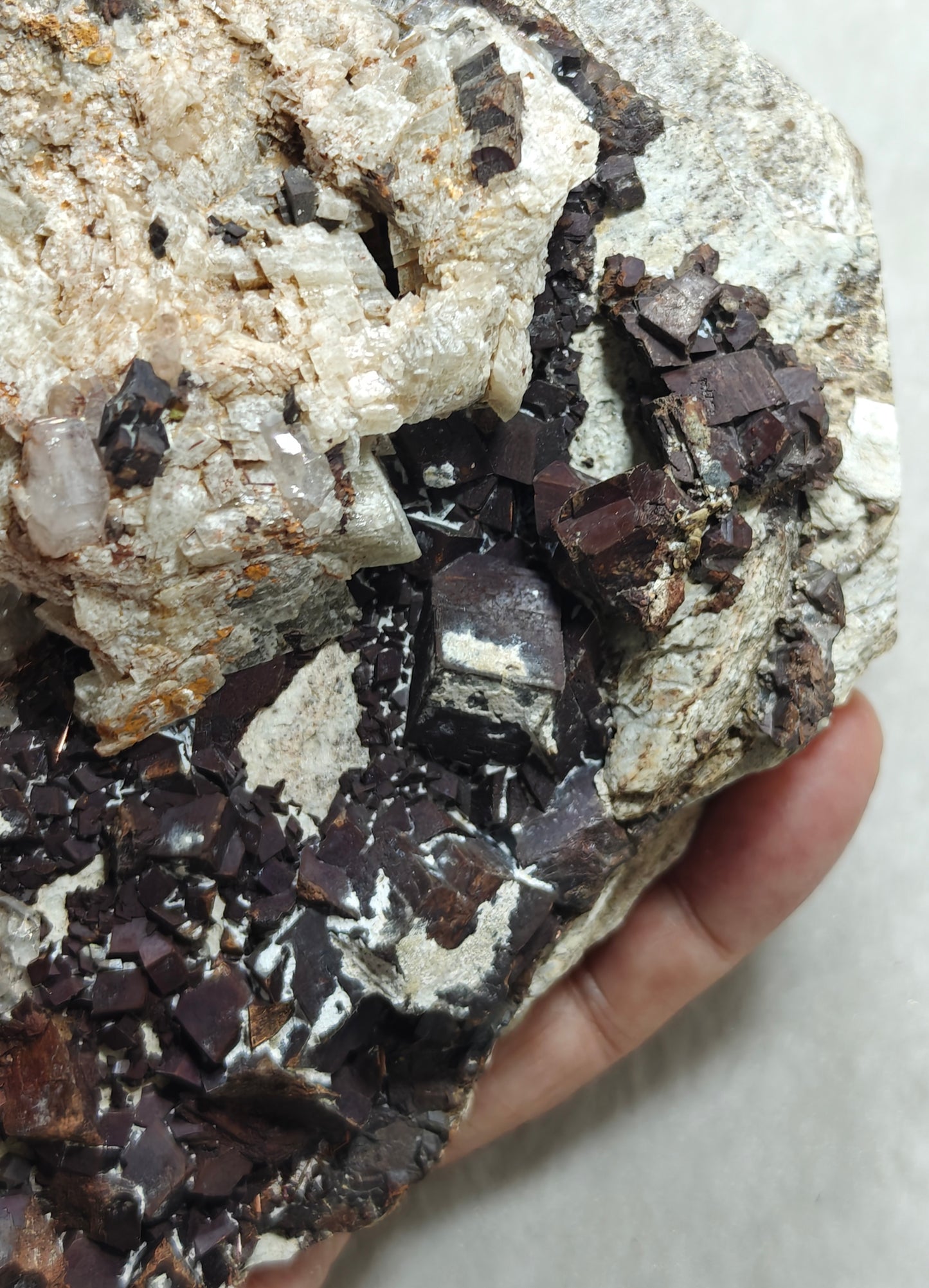 Natural quartz rutiles and siderite specimen 970 grams