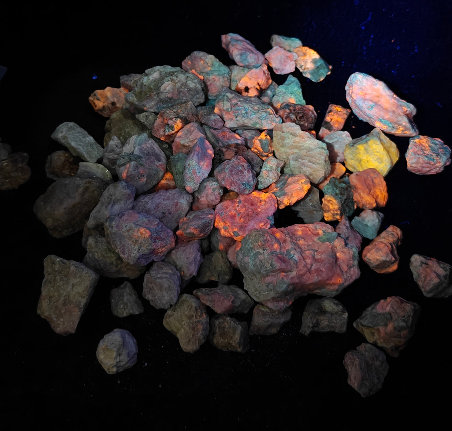 Rough Hackmanite/winchite Lot 1200 grams