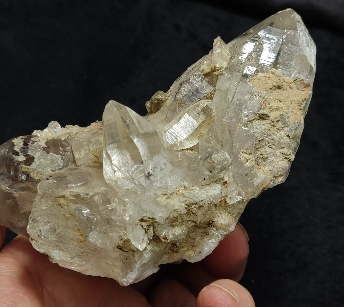 Natural terminated Quartz Crystal Specimen 436 grams