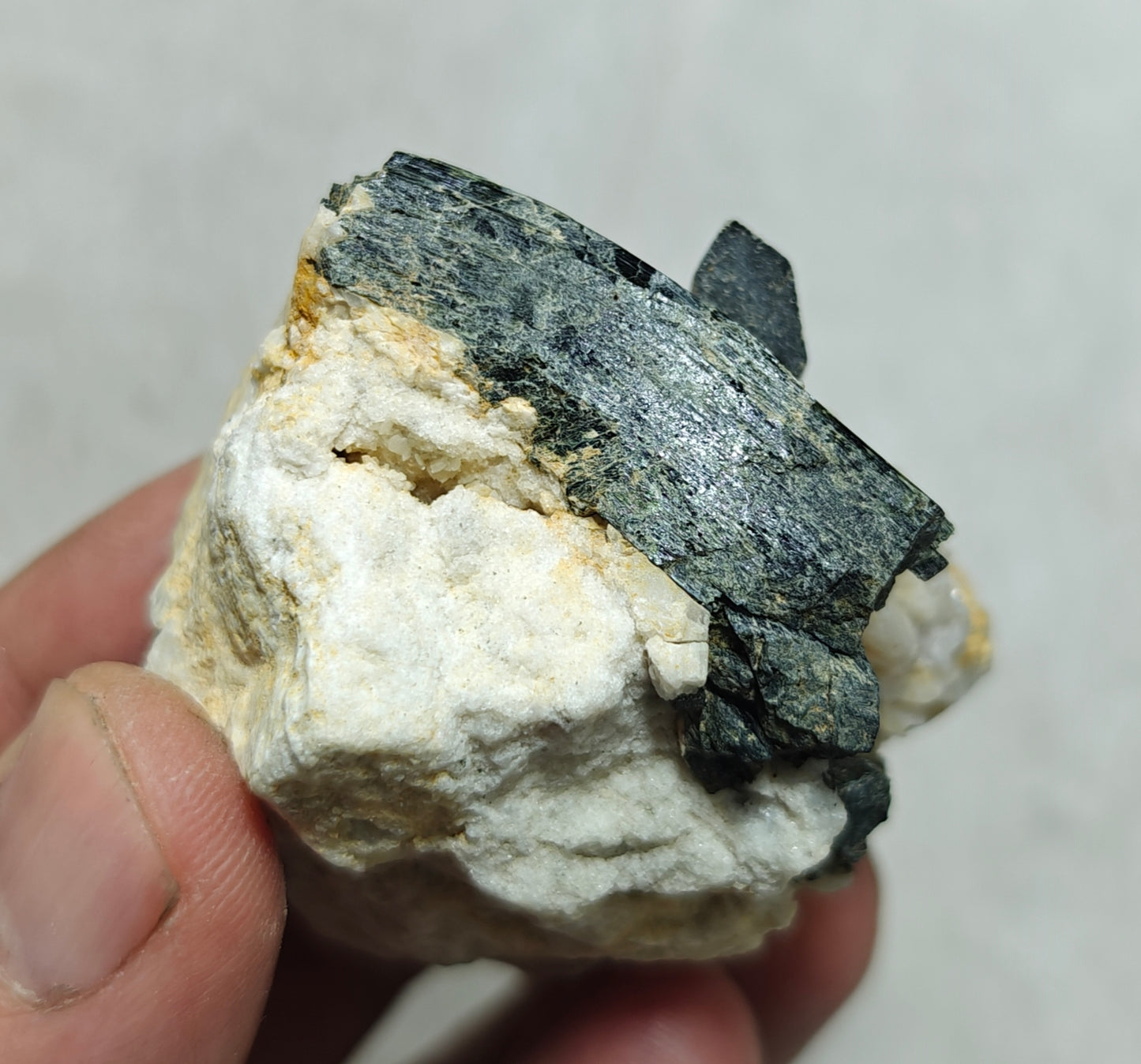 Single beautiful aesthetic aegirine crystals specimen with some calcite 94 grams