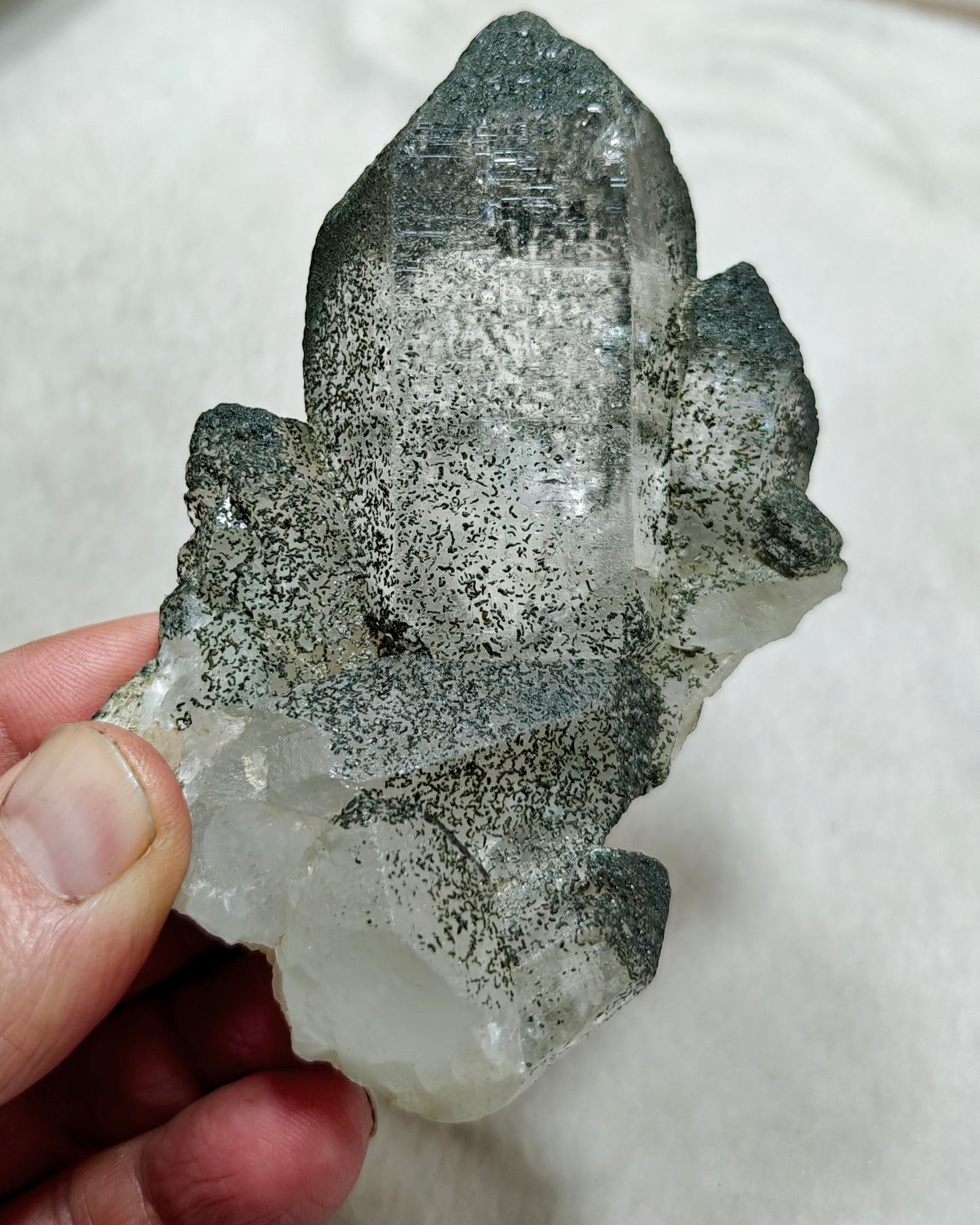 Single beautifully terminated quartz Crystals with sprinkled chlorite 237 grams
