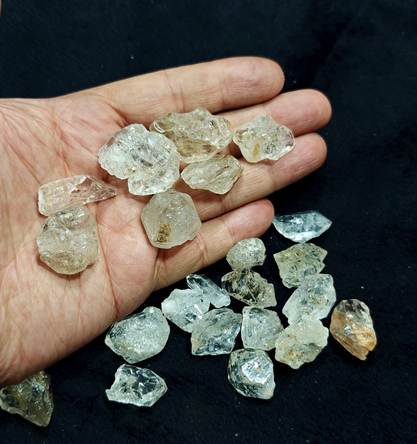 Fluorescent diamond quartz collection 140 grams