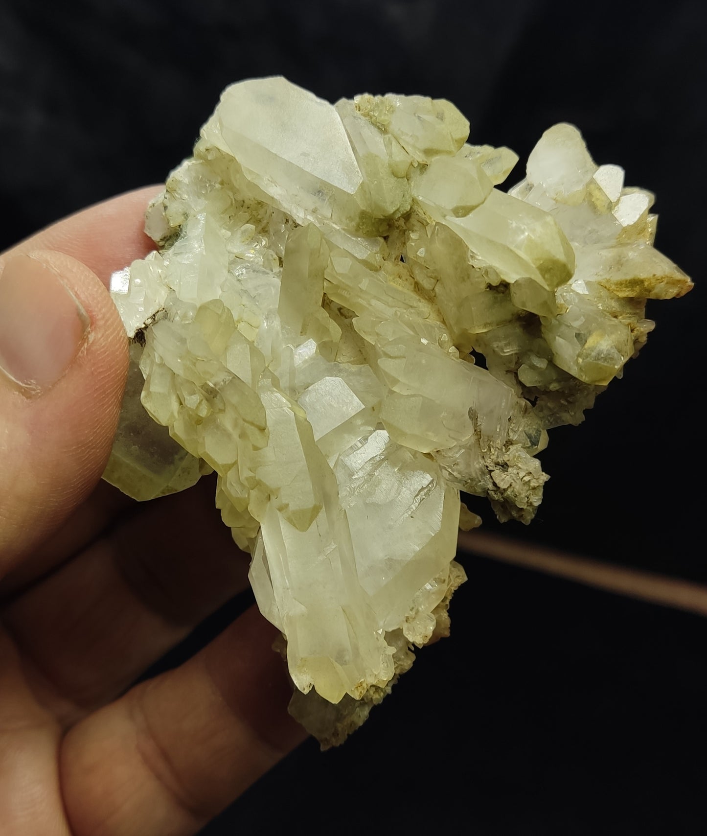 Terminated Chlorite Quartz crystals cluster 92 grams