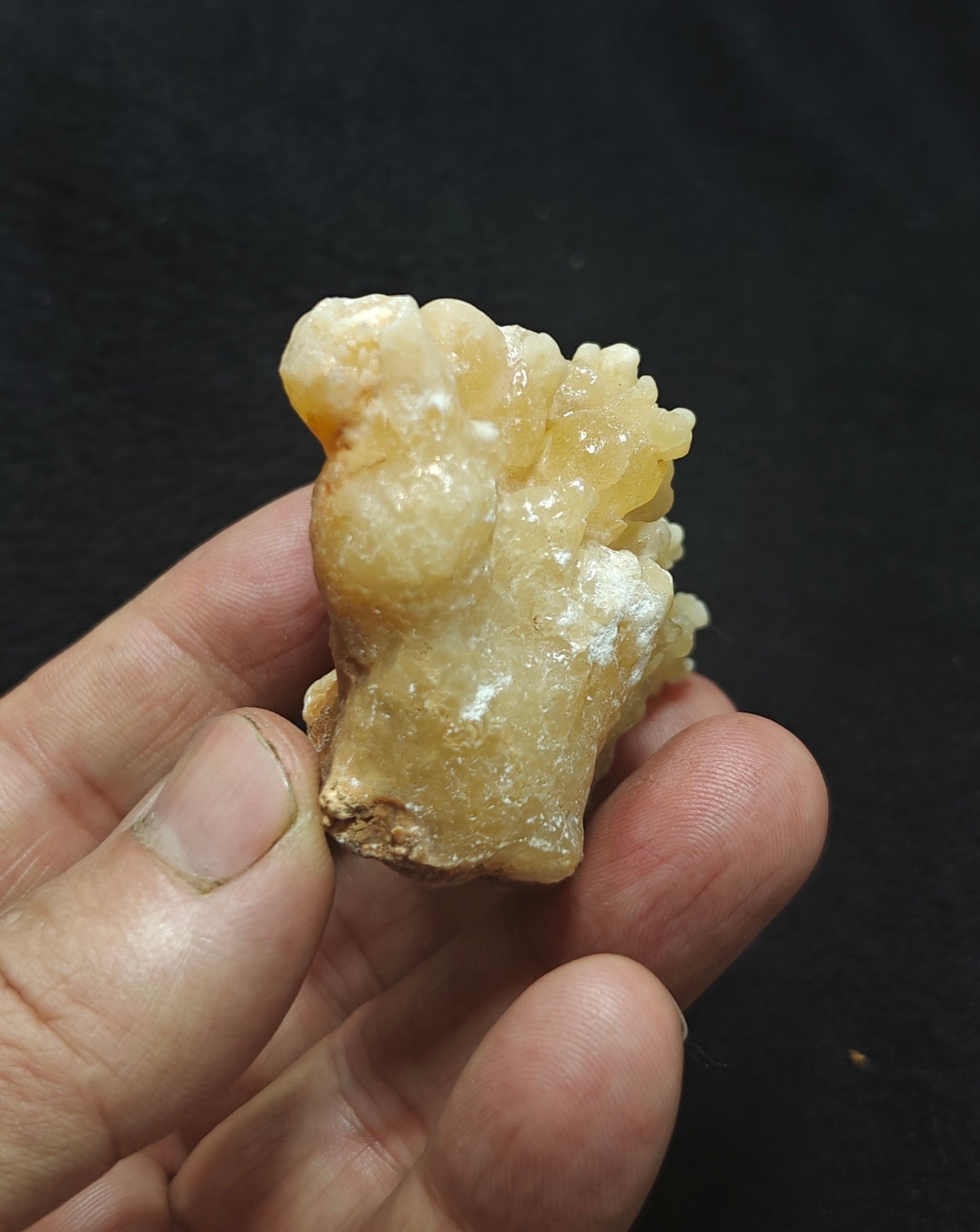 An aesthetic specimen of aragonite flower shape natural terminated crystals 89 grams