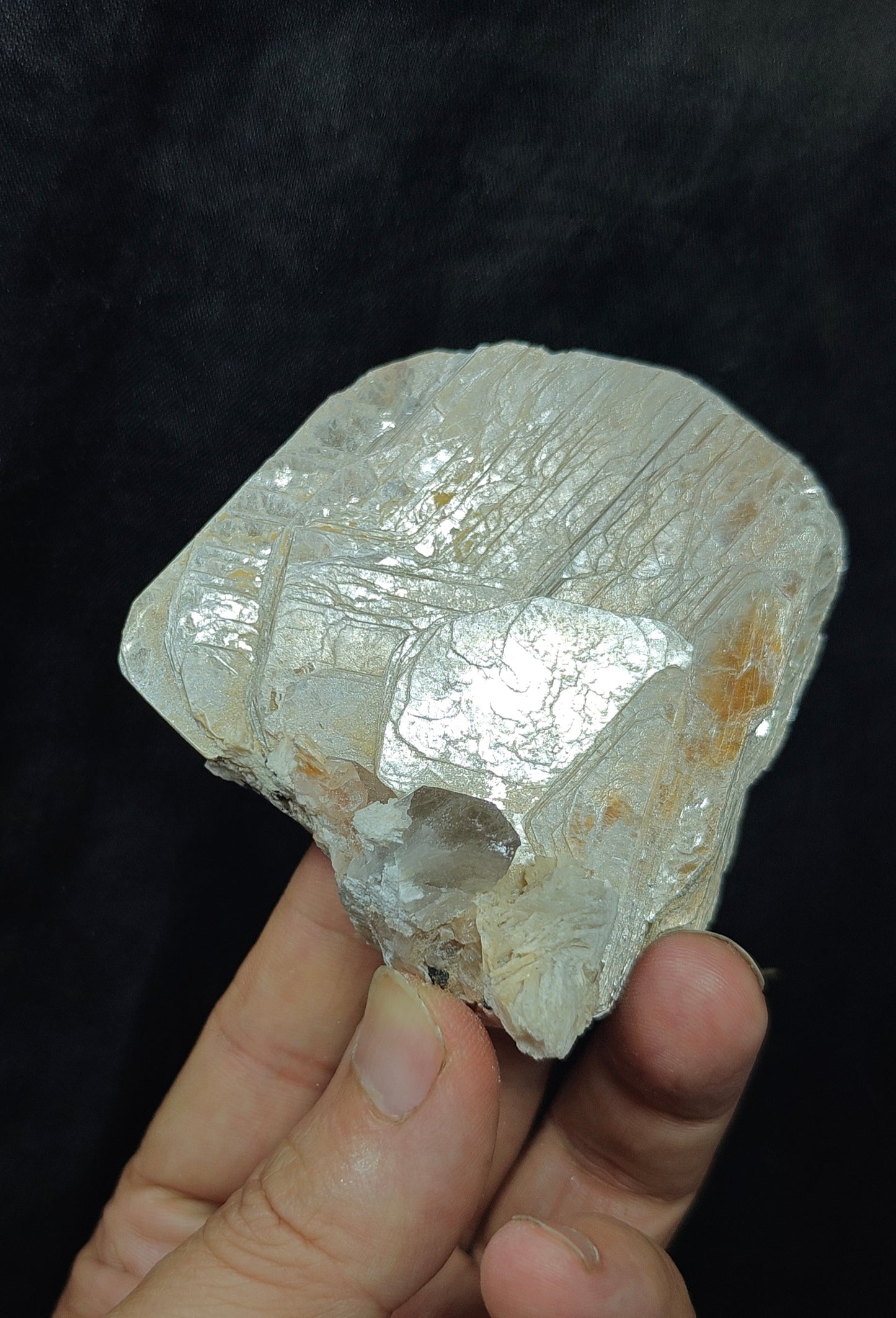 Mica variety muscovite 179 grams
