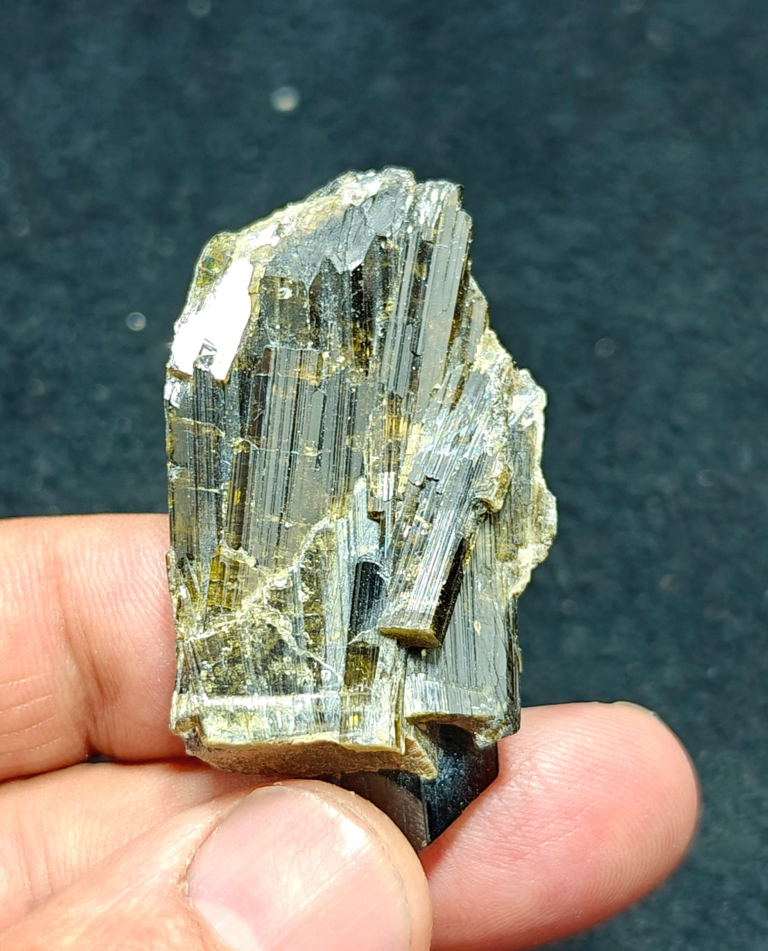 Epidote crystal 18.5 grams