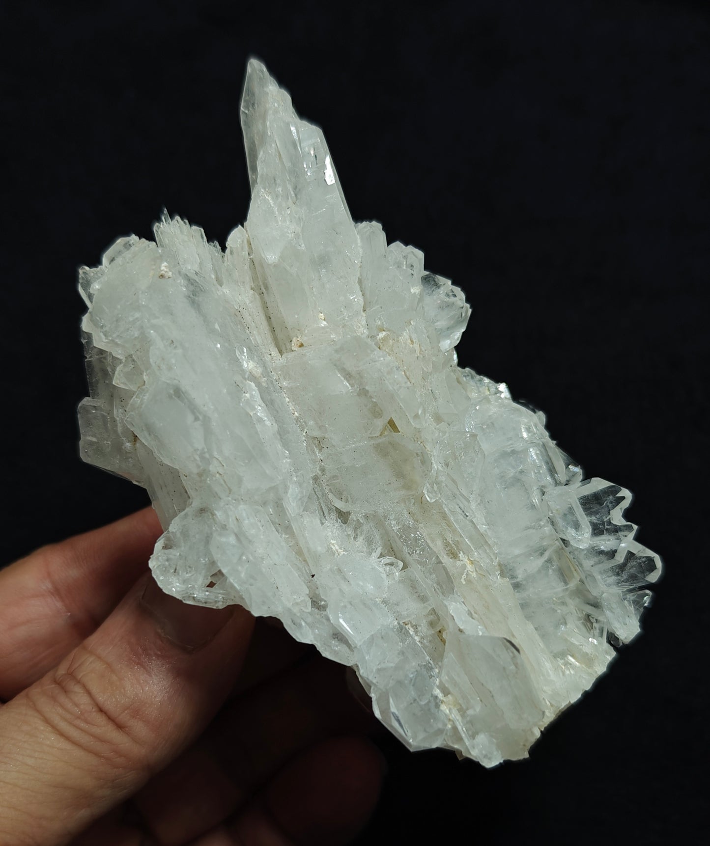 Single beautiful terminated Faden Quartz cluster 213 grams