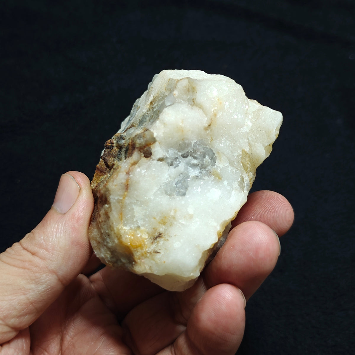 UV reactive tenebrescent Fluorescent Hackmanite 281 grams