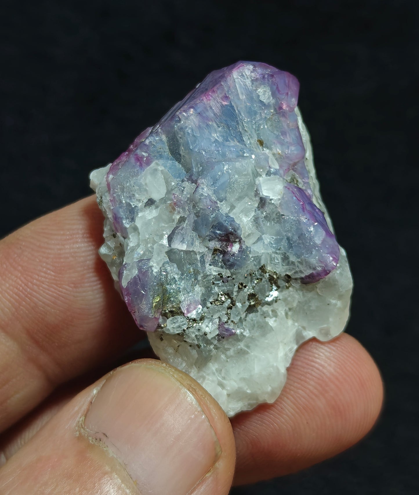 Natural corrundum on matrix 25 grams