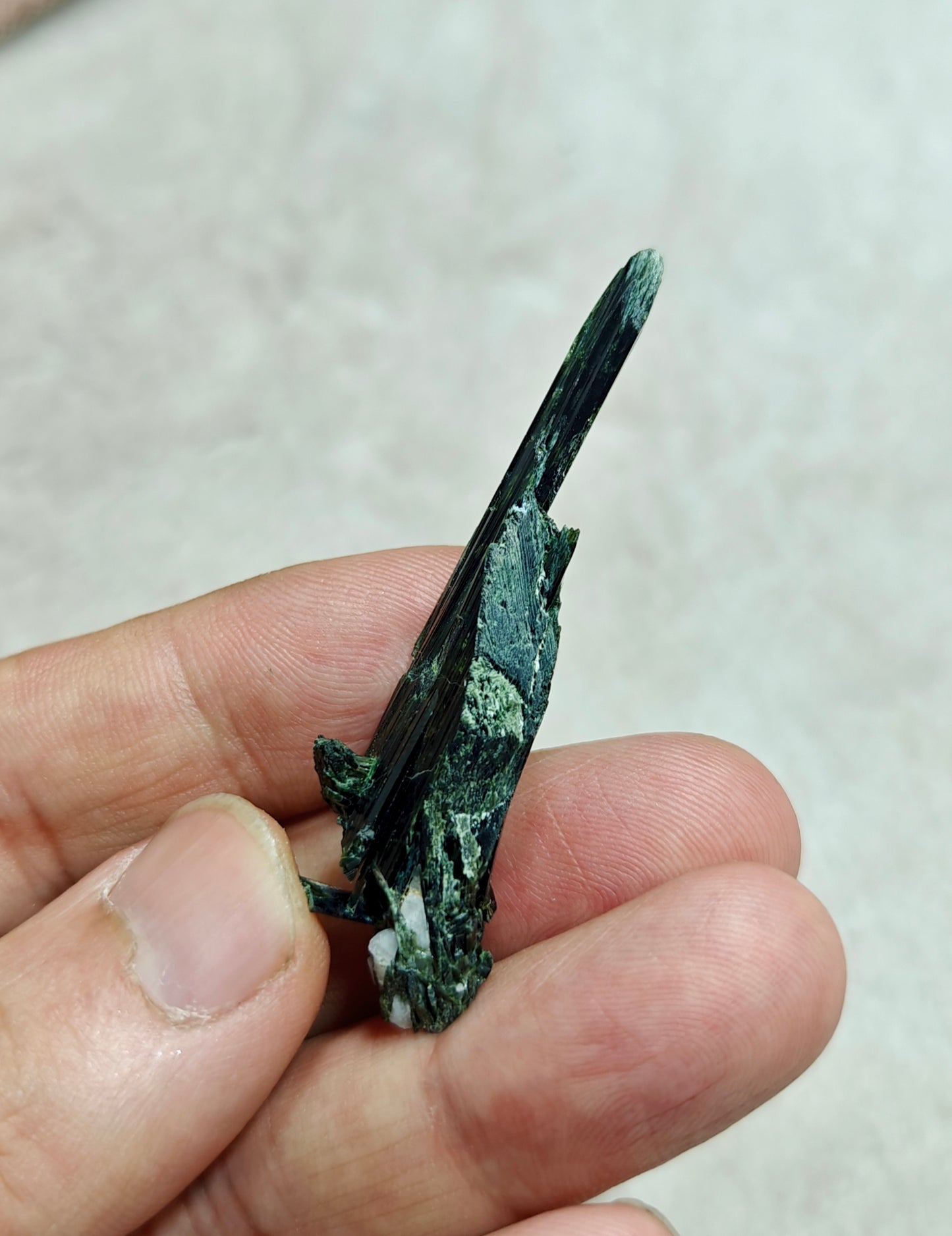 Natural aegirine crystals cluster specimen 8 grams