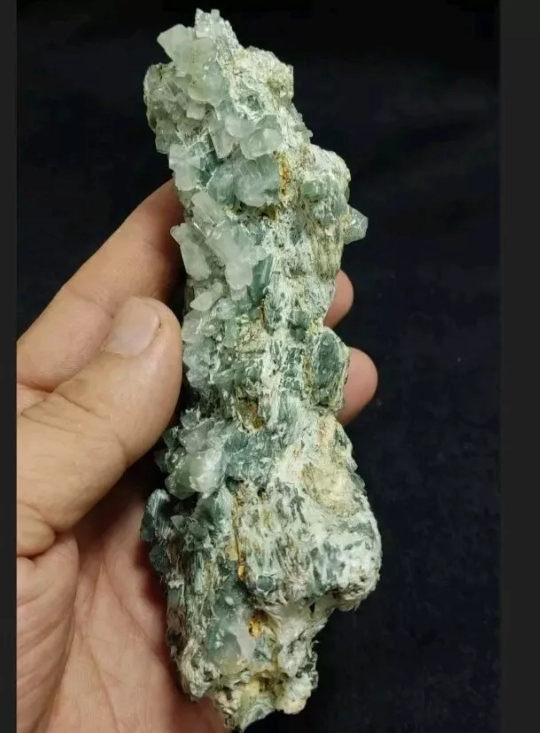 Periclene Albite with byss-olite inclusions 318 grams