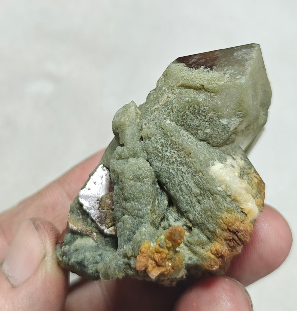 Chlorite Quartz with brookite 91 grams