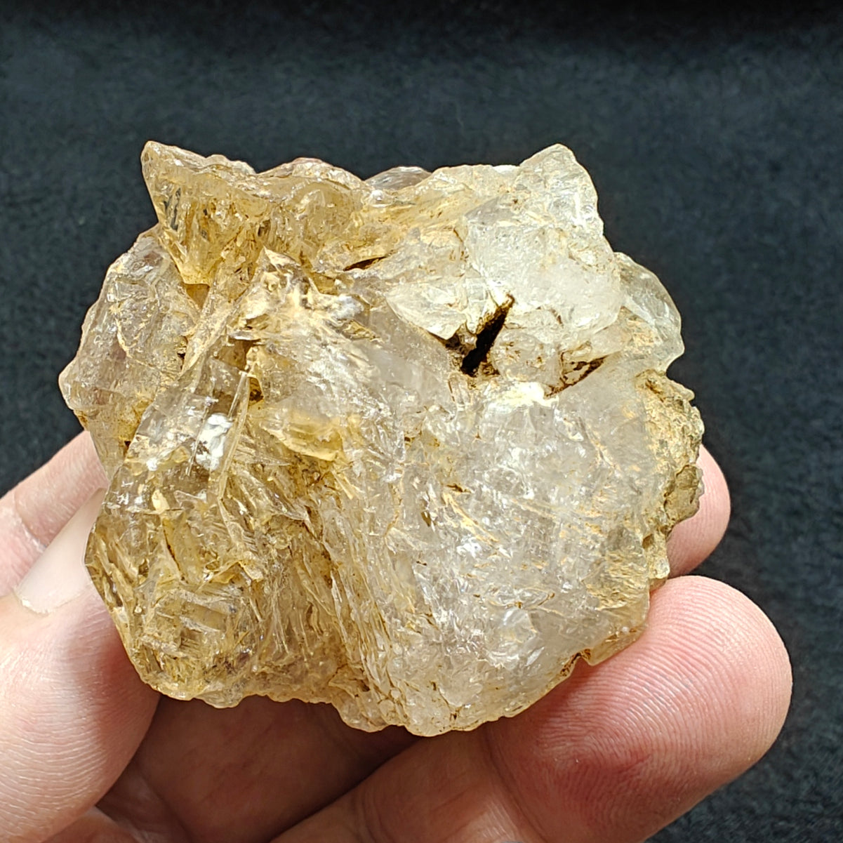 Natural window quartz fenster quartz crystal 111 grams