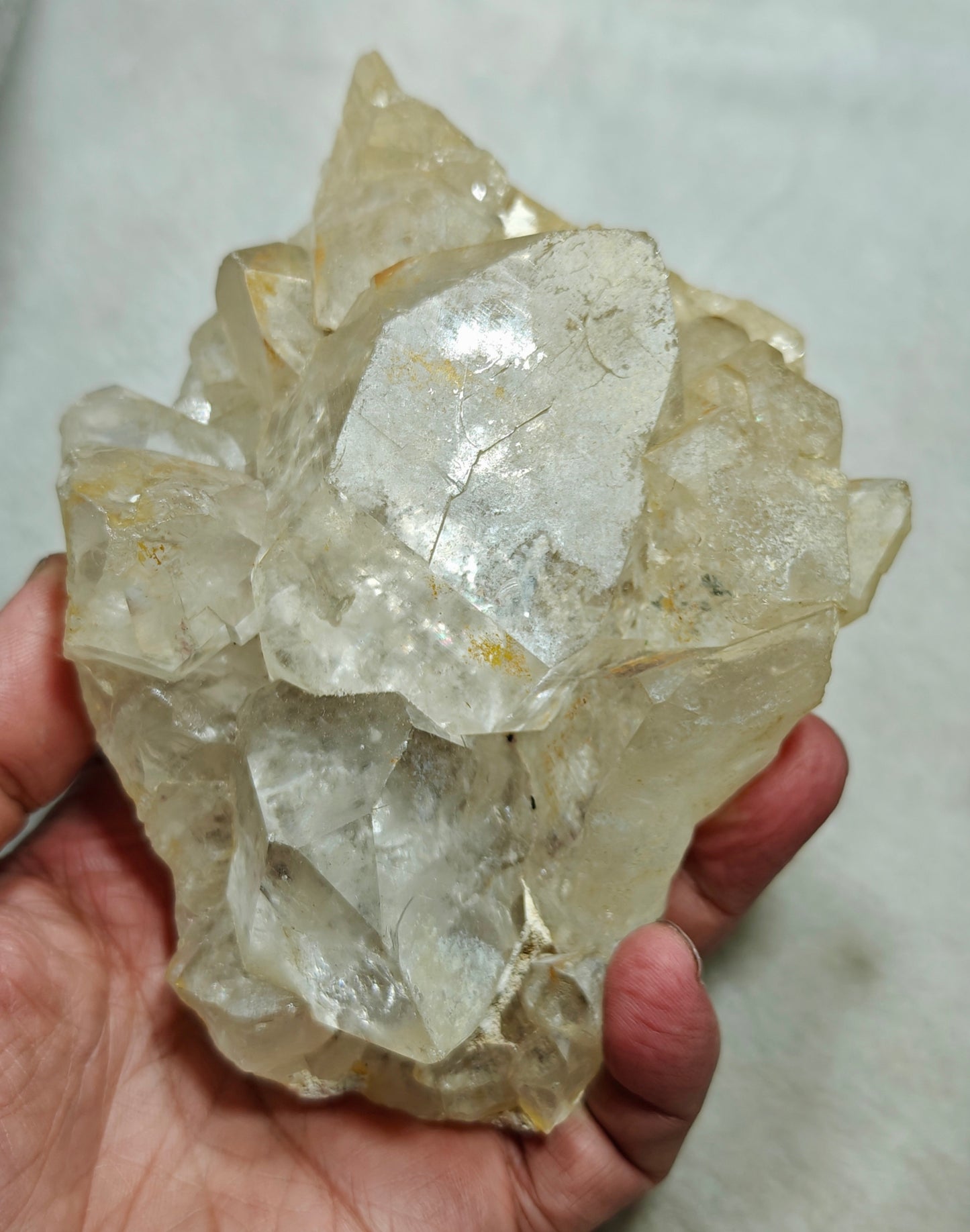 Quartz crystals having gwindle like formations 694 grams