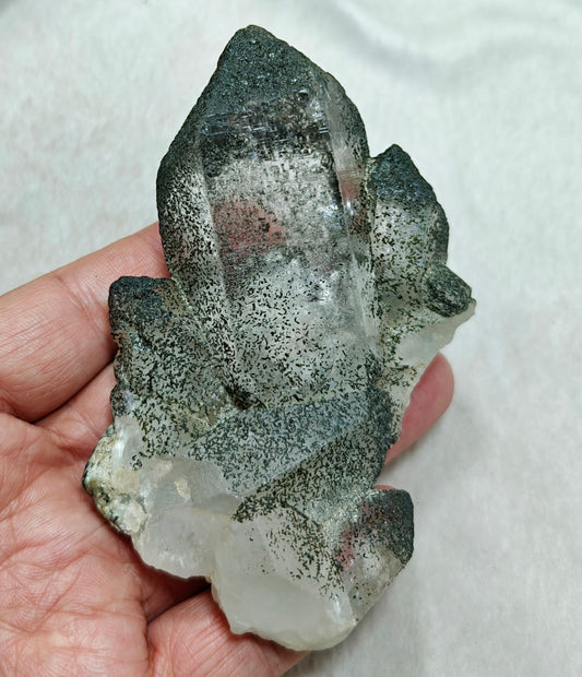 Single beautifully terminated quartz Crystals with sprinkled chlorite 237 grams