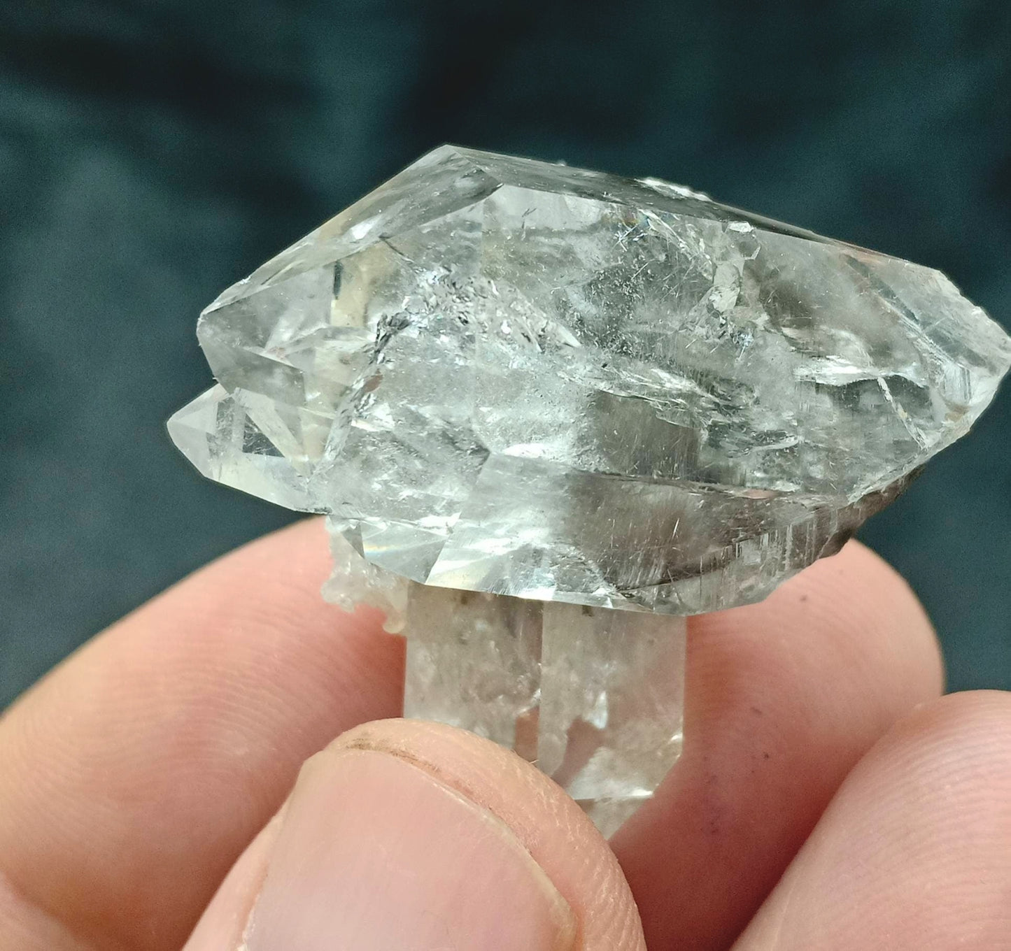 Single amazing terminated brookite Quartz Crystal twins 19 grams