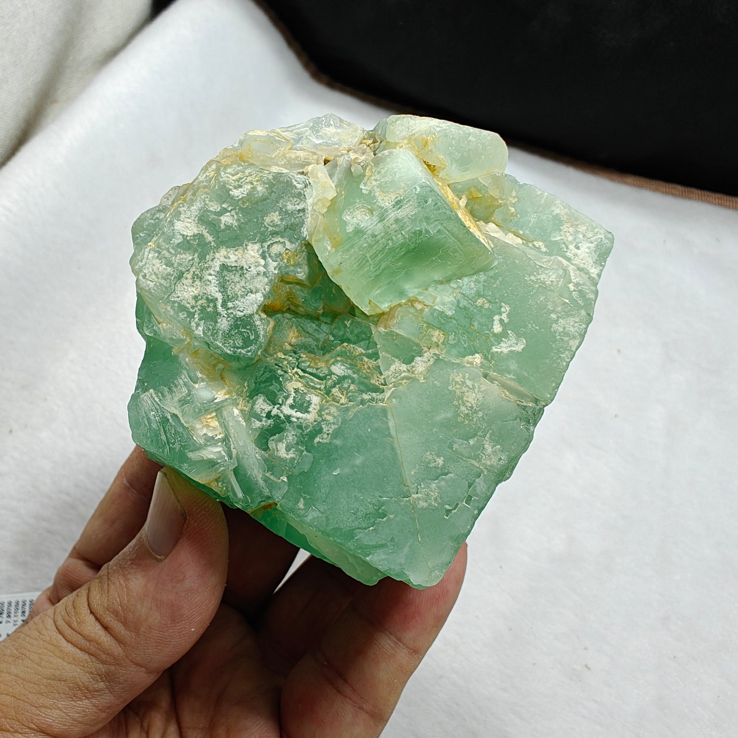 Natural green fluorite 537 grama