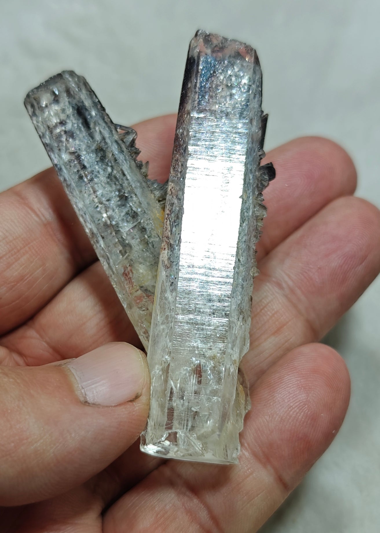 An amazing lodolite quartz twin crystals specimen 56 grams