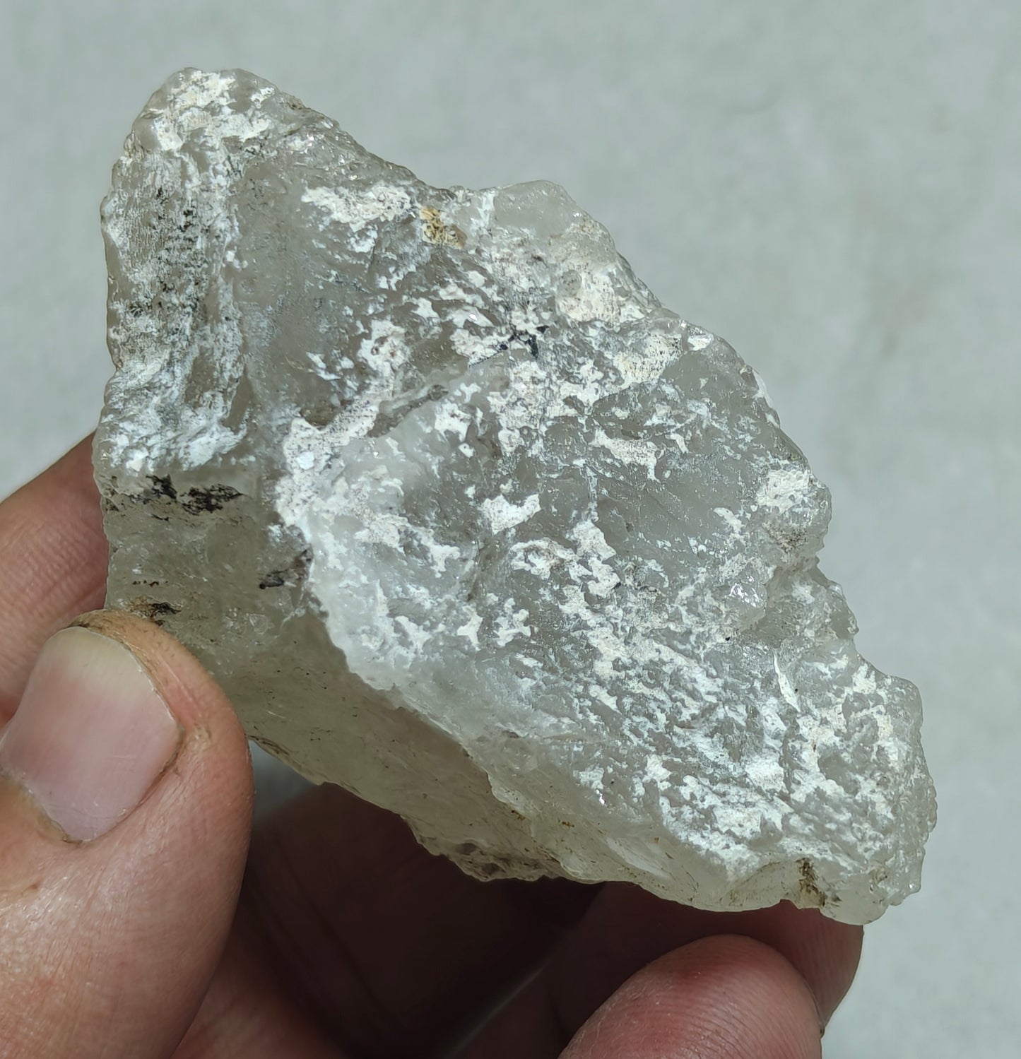 Natural etched pollucite 137 grams