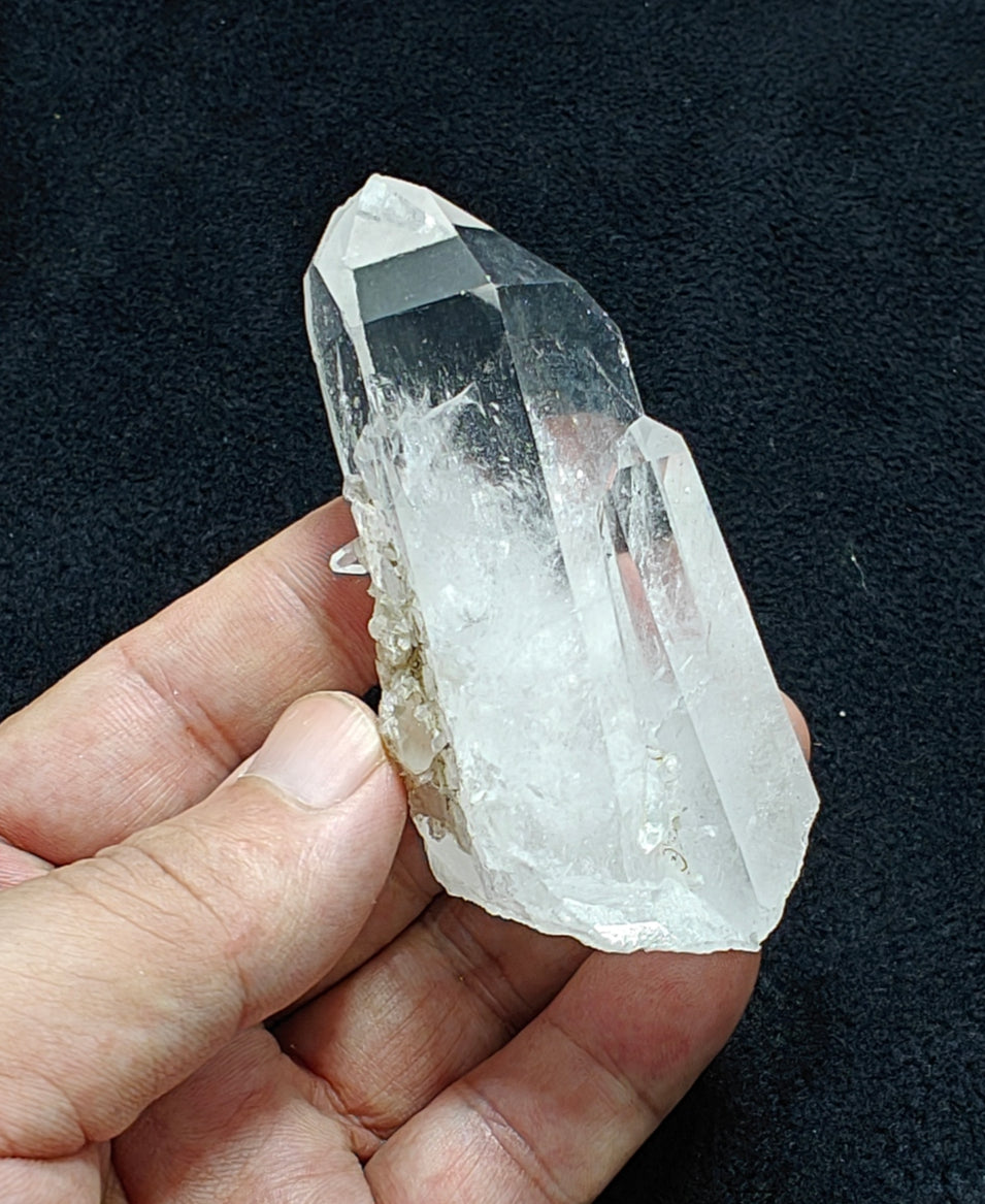 An amazing terminated twin Quartz Crystals specimen 142 grams