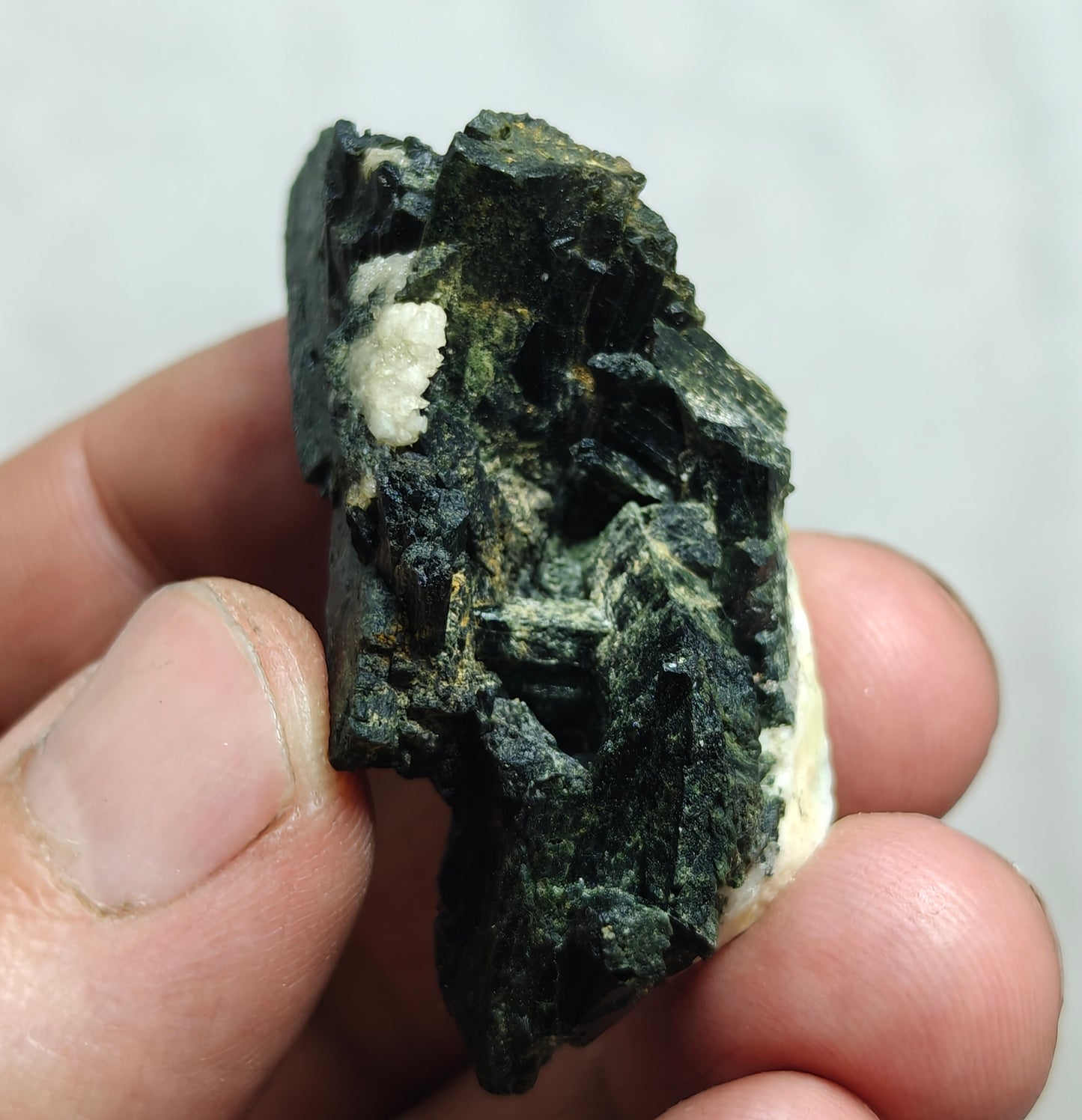 Single beautiful aesthetic aegirine crystals cluster specimen 39 grams