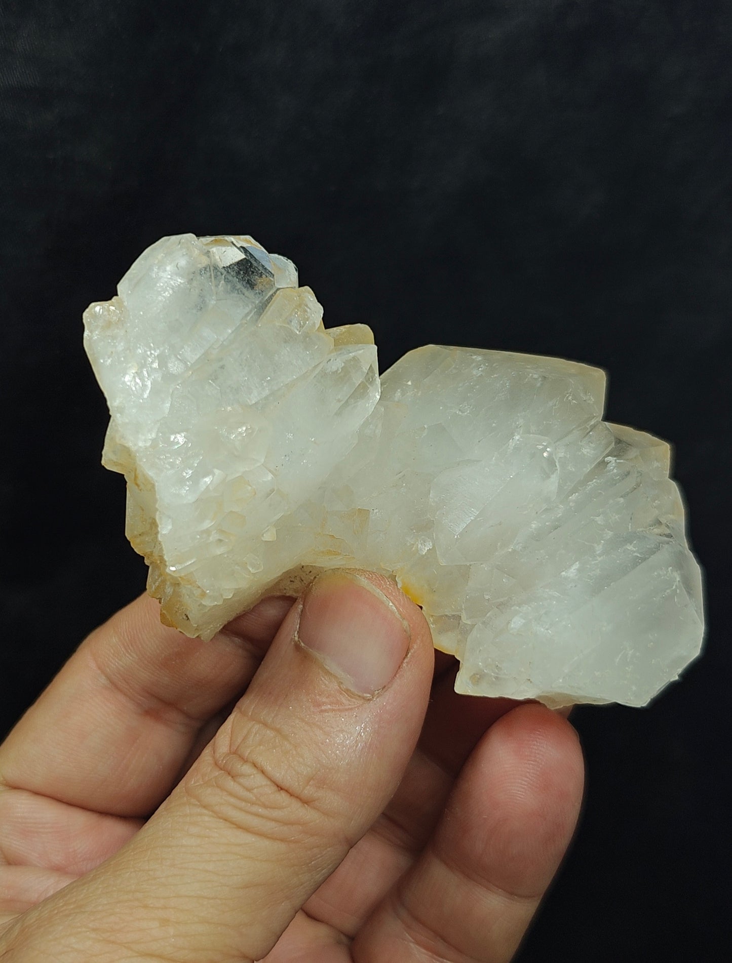 Quartz crystals cluster specimen 130 grams