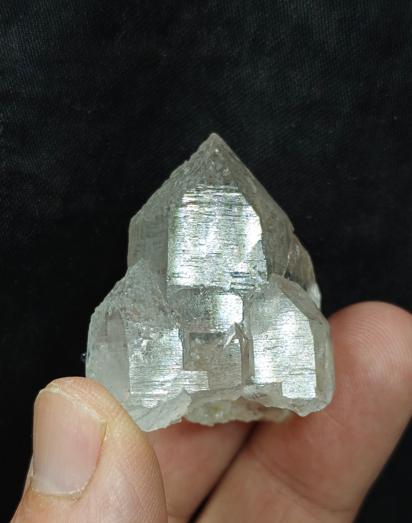 Natural terminated specimen of quartz crystals with associated Garnet 33 grams