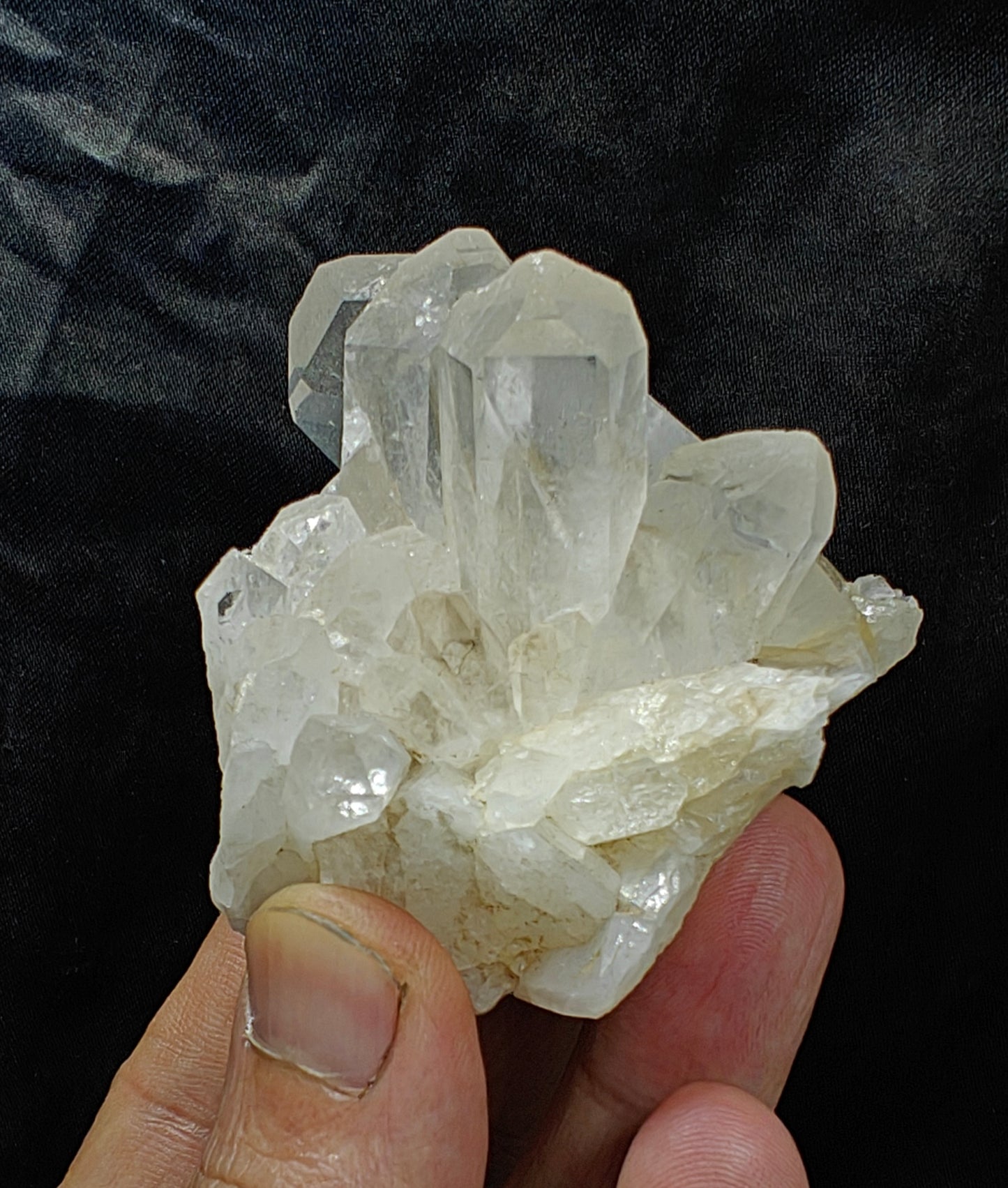 Natural quartz Crystals cluster 180 grams