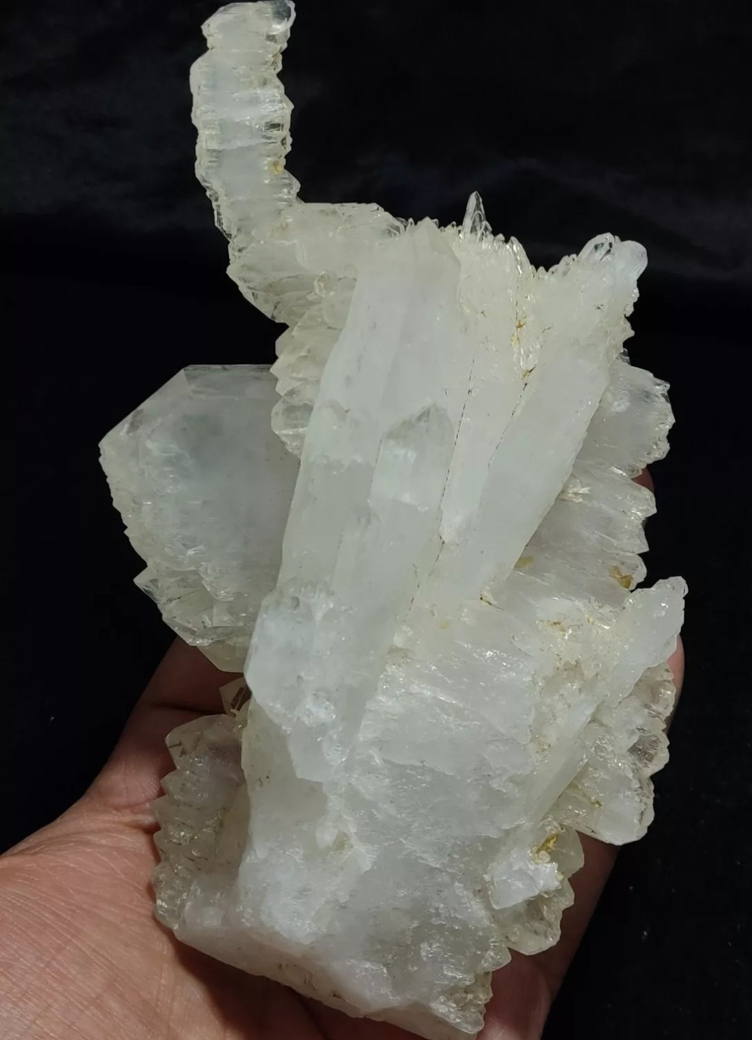 Very aesthetic quartz cluster cabinet size specimen 580 grams