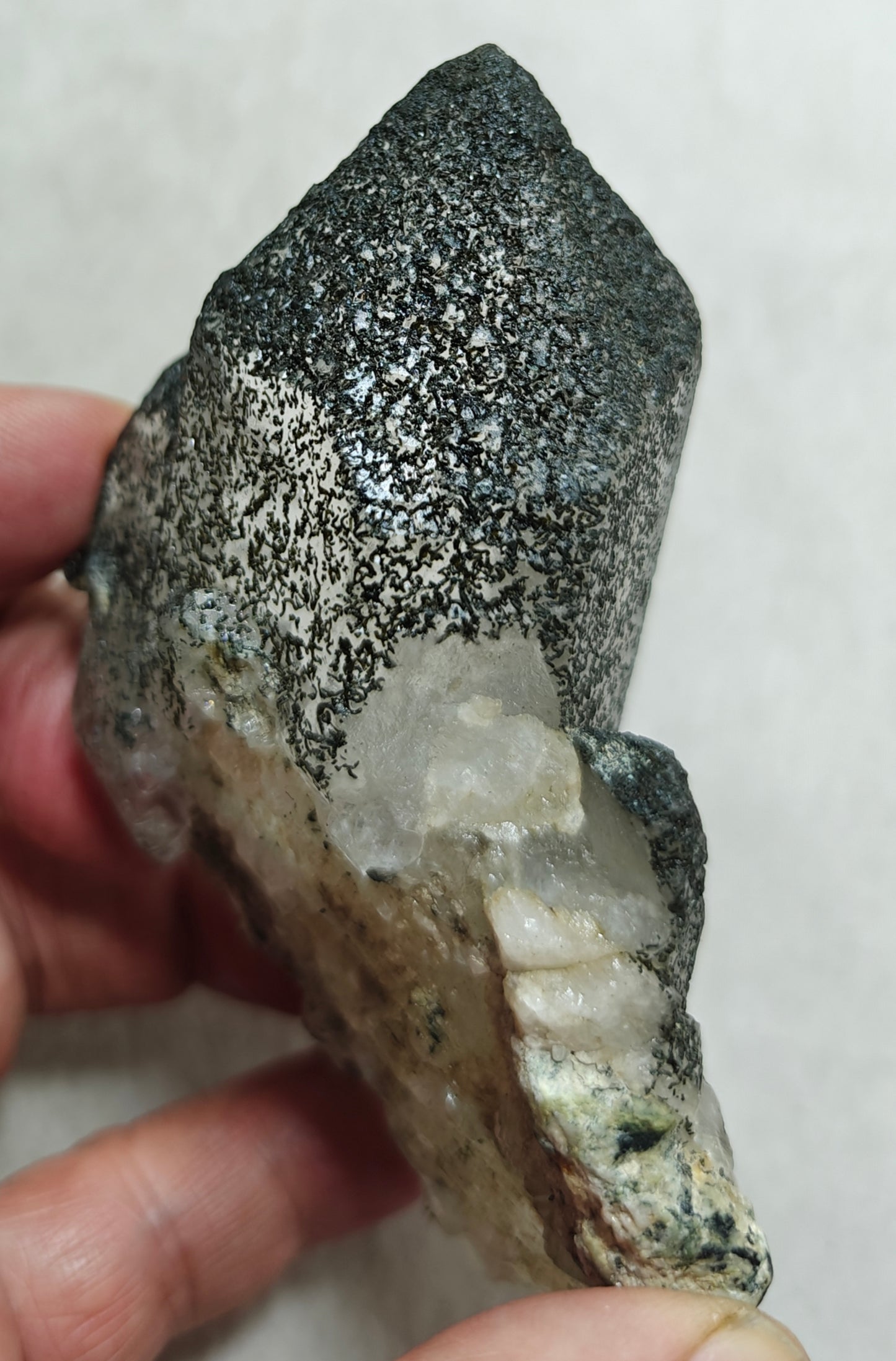 Single beautifully terminated quartz Crystals with sprinkled chlorite 237 grams