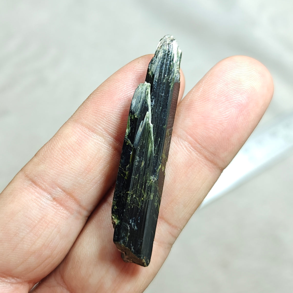Aegirine crystal specimen 9 grams