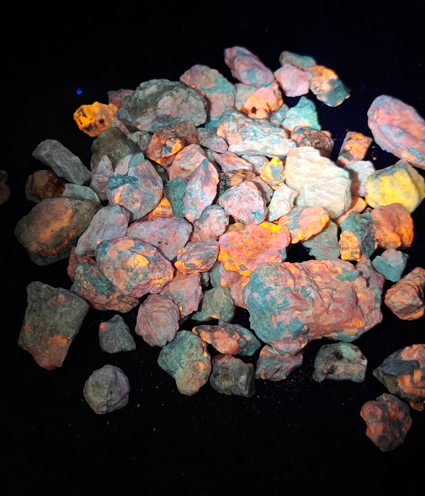 Rough Hackmanite/winchite Lot 1200 grams