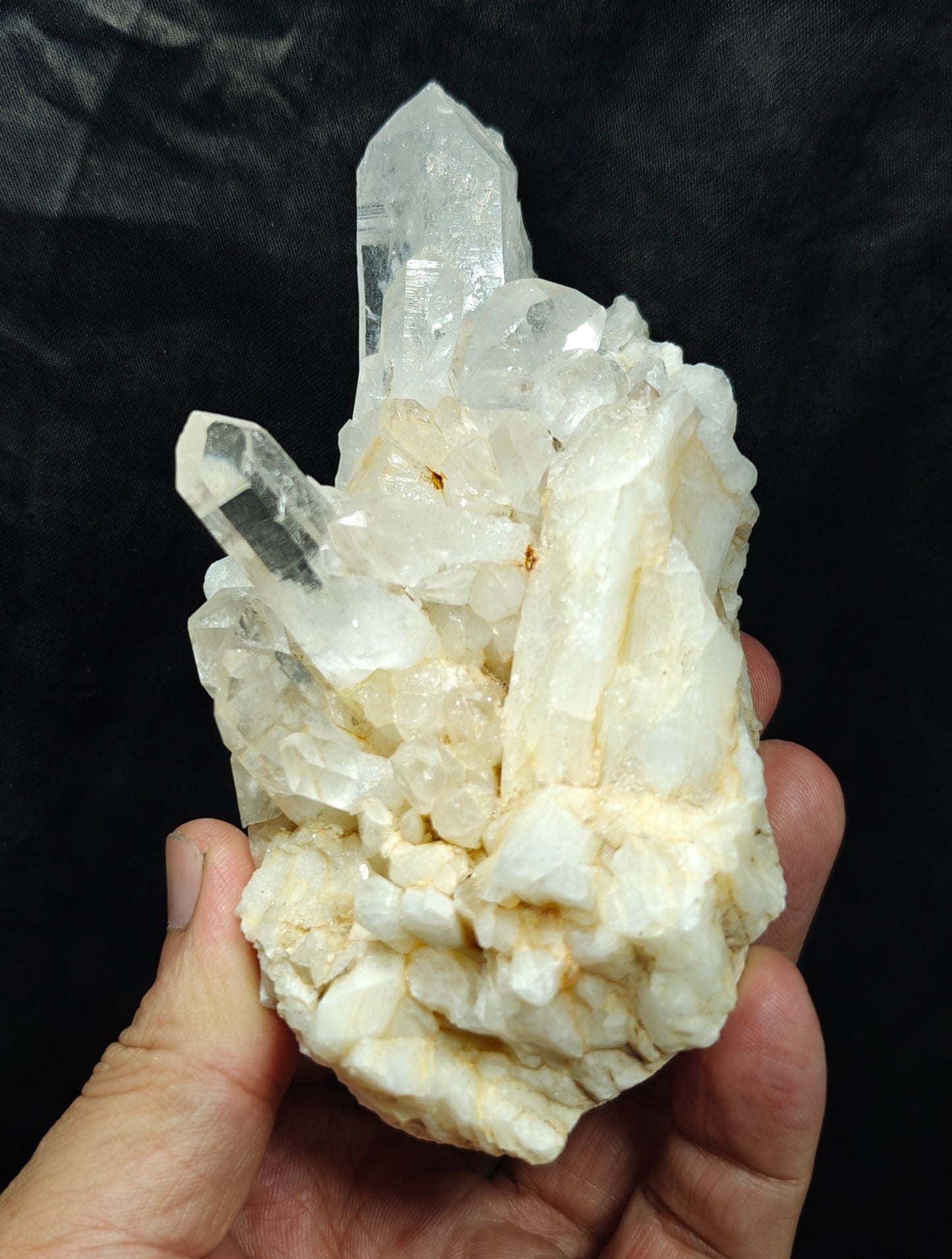 Natural Terminated quartz Crystals cluster 394 grams