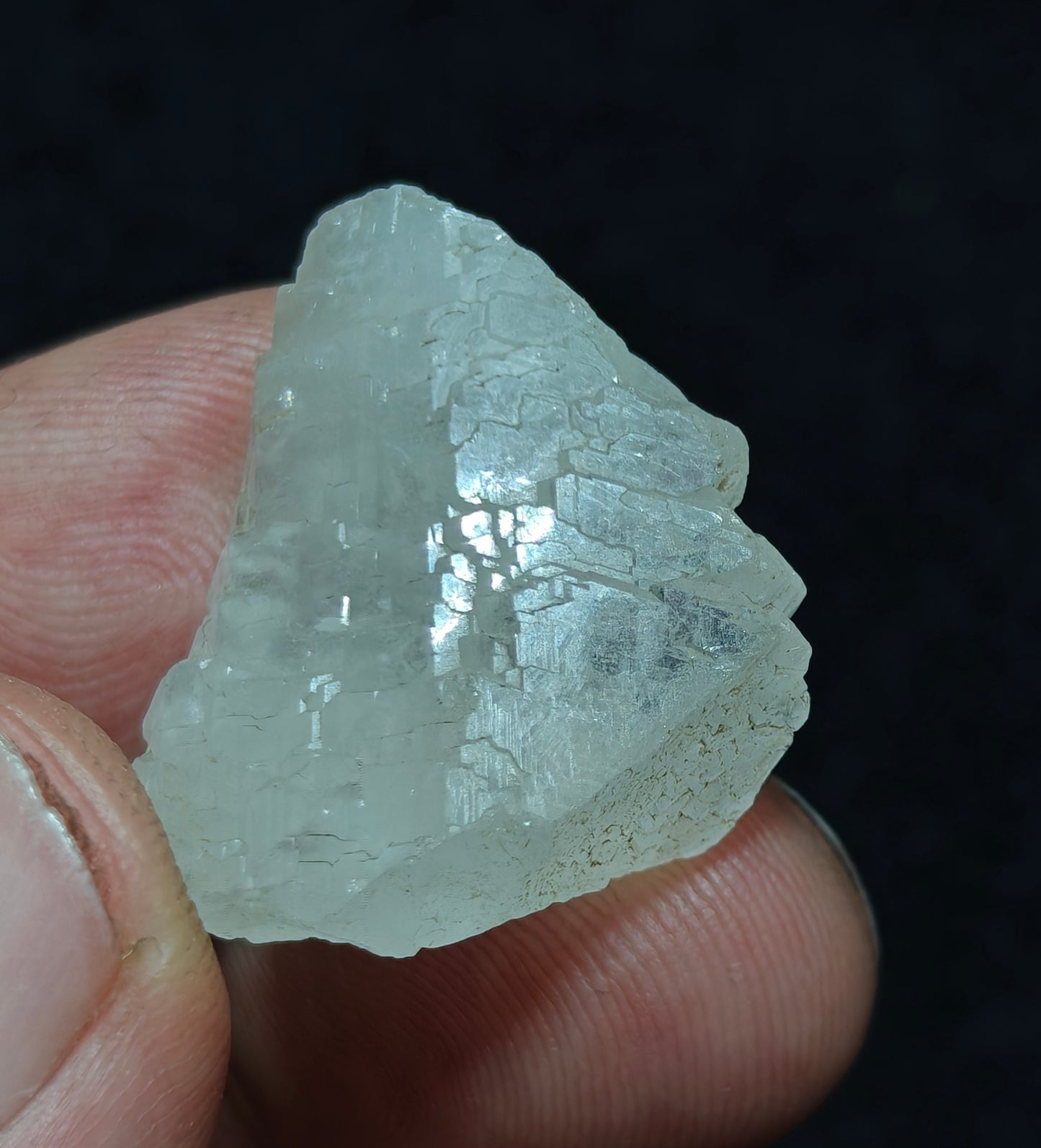 Natural gwindel quartz crystal 9 grams