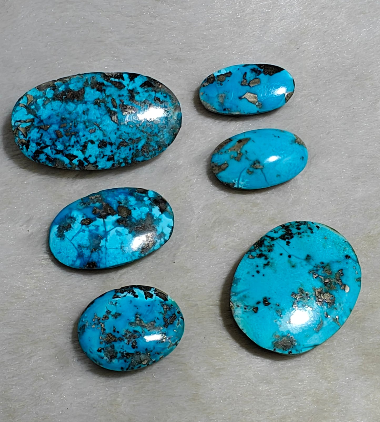 6 turquoise cabochons 82 grams