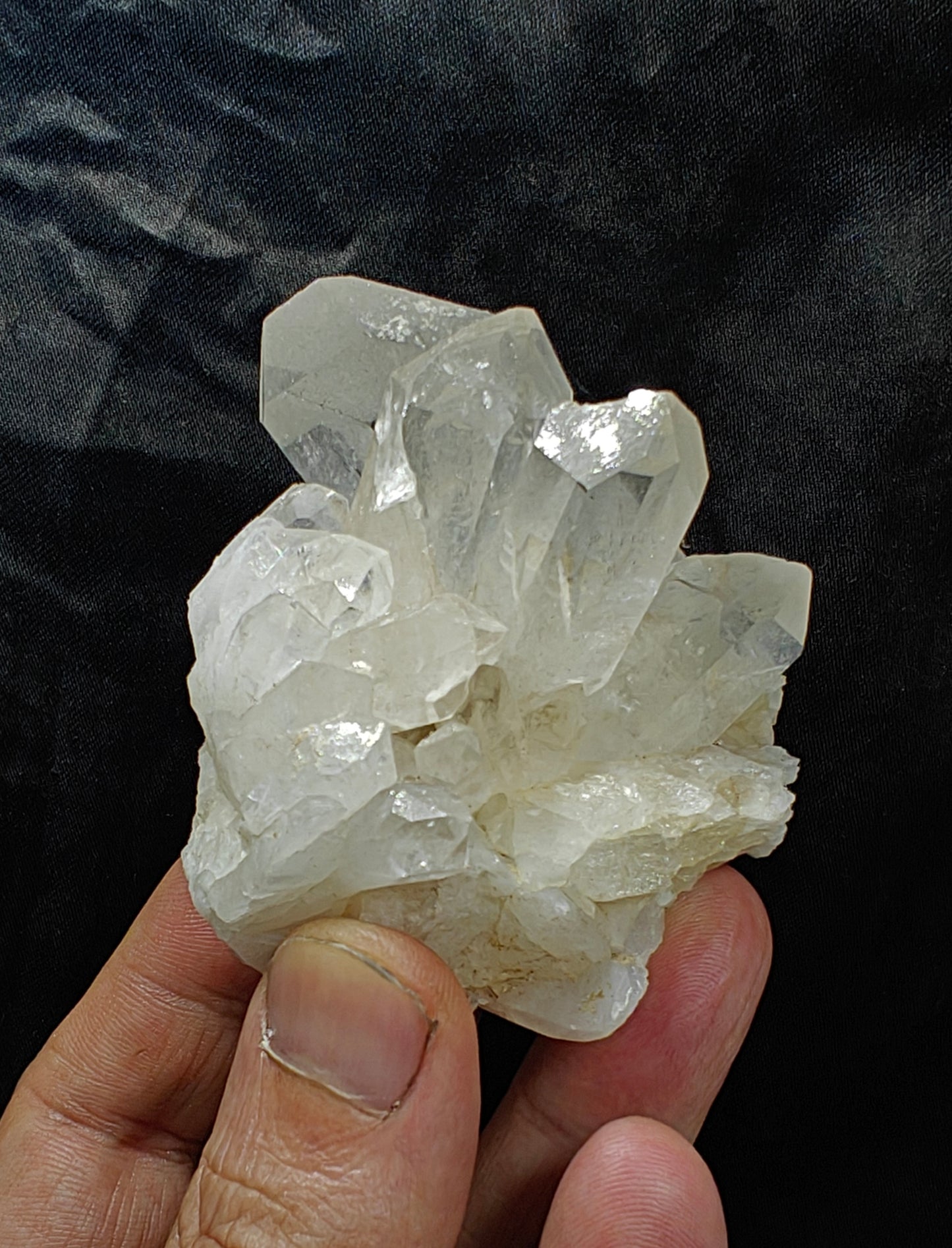 Natural quartz Crystals cluster 180 grams