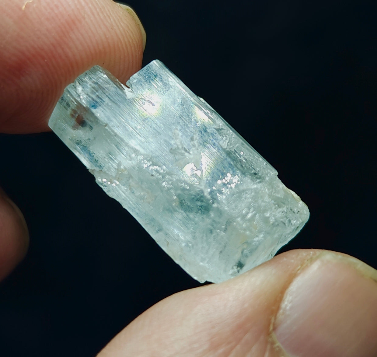 Natural aquamarine crystal twin formation 23 carats