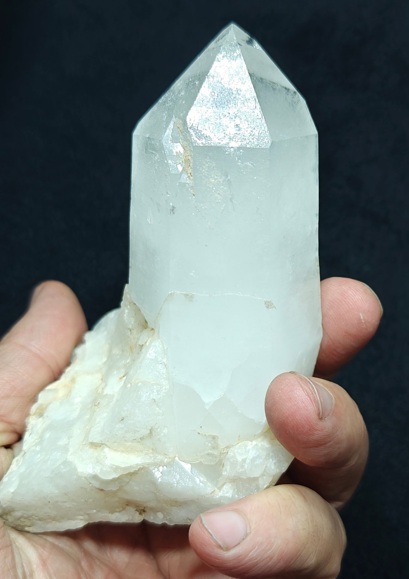 Natural Quartz Crystal self standing 323 grams